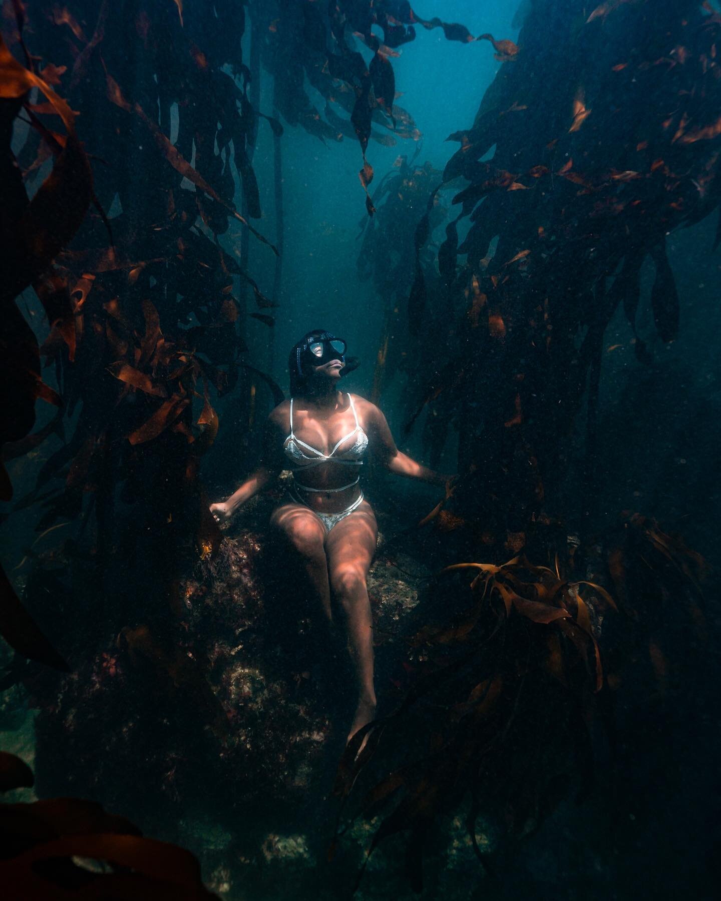 Never thought I&rsquo;d shoot models in lingerie, but when the stars align to create something completely new with spectacular humans&hellip;well, this is the result.

@zandithemermaid in @nette_rose underwater feels incredibly empowering &mdash; lik