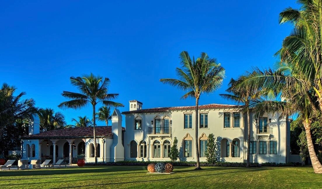 Congratulations to the 2022 Robert I. Ballinger Award recipient Villa Mora! Designed in 1921 by Addison Mizner, the villa was recently restored by Morassutti Family. ⁠
⁠
The Morassuttis selected Portuondo Perotti Architects and The Cury Group for the