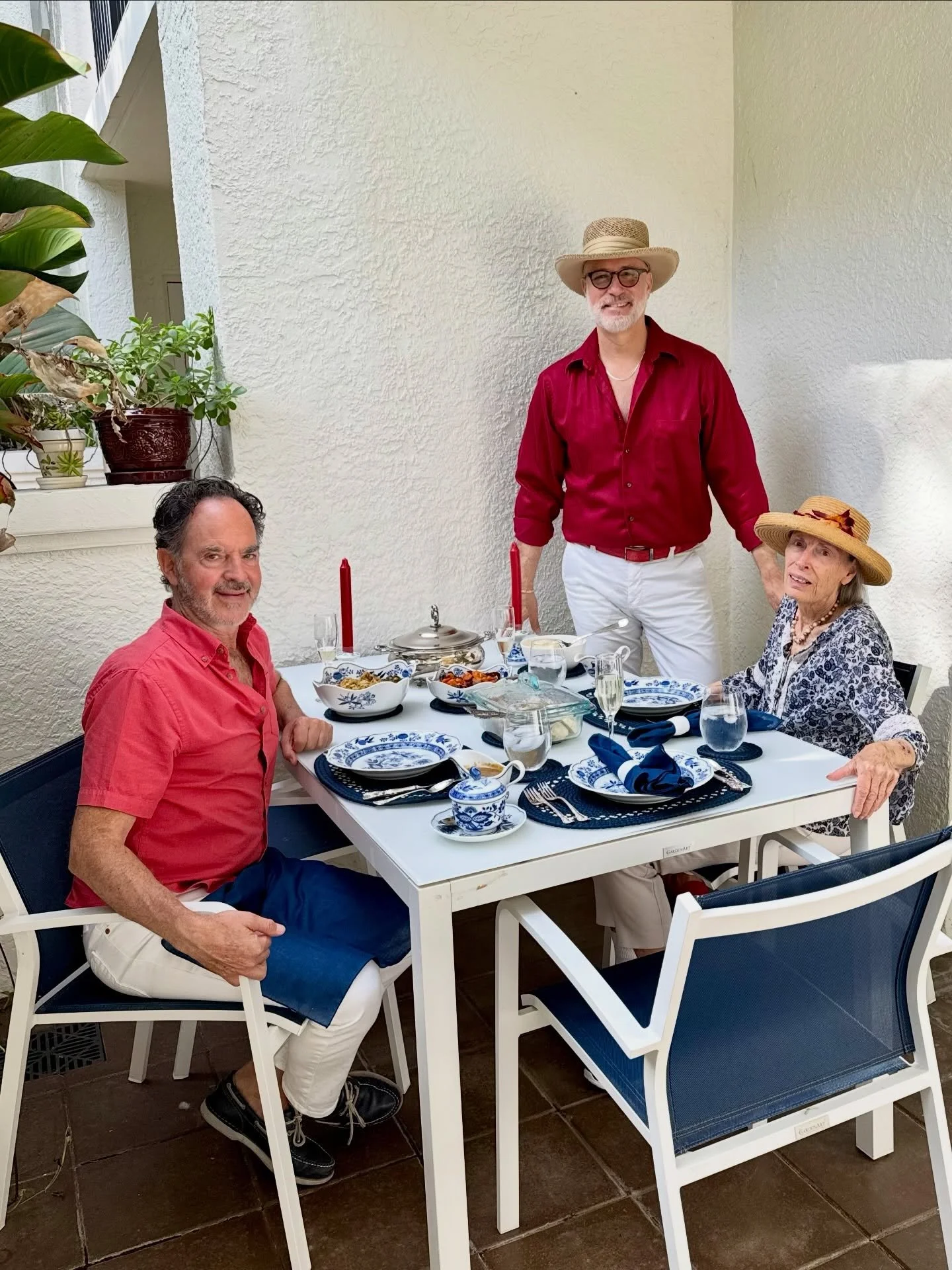 Merry Christmas to all our family and friends ! 🎄🎄🎄