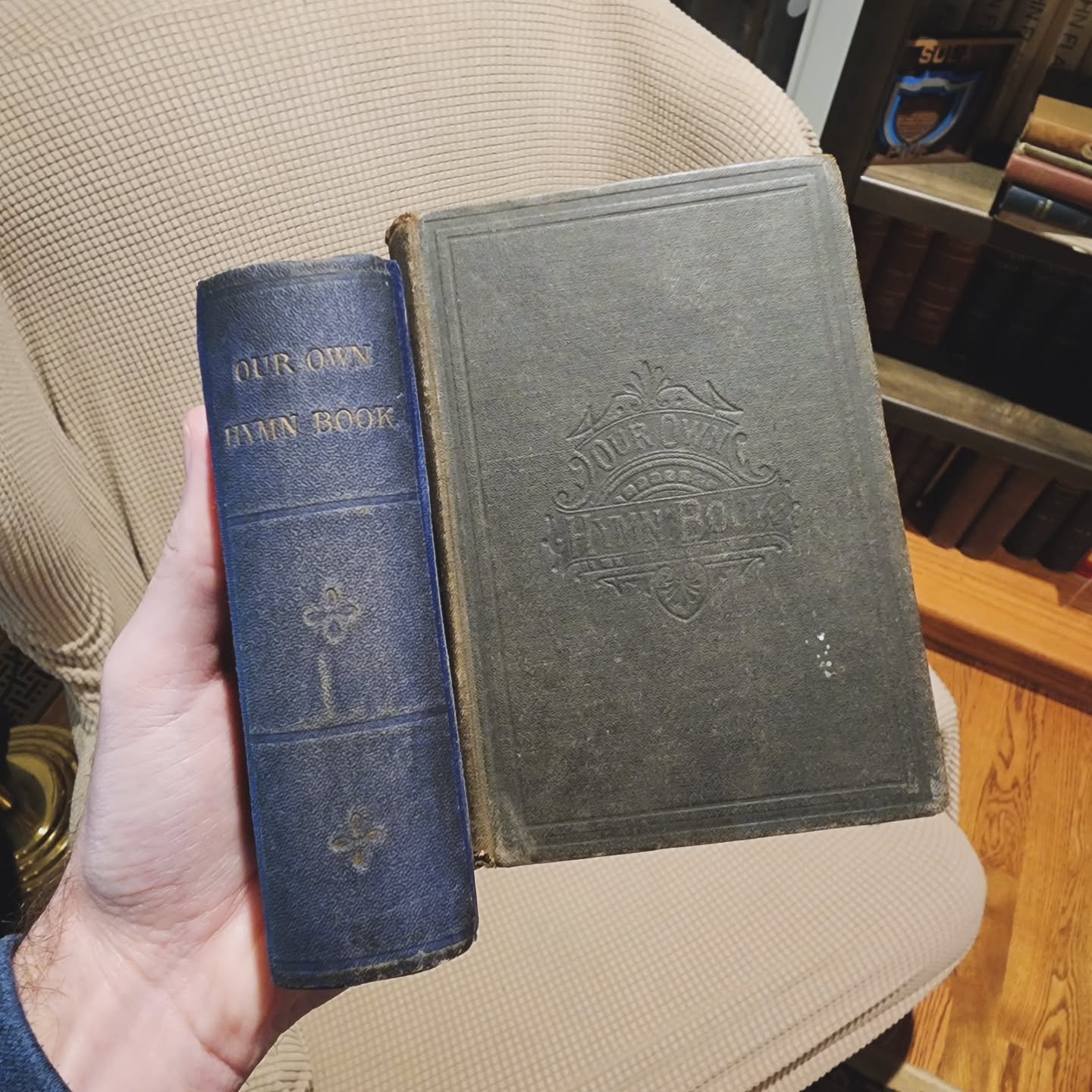 📚 📖 🎶
⬅️ 1866 first edition of Spurgeon's 'Our Own Hymn Book'
➡️ 1892 edition (the year Spurgeon passed away)

Have you ever seen these before?
If not, now you have!