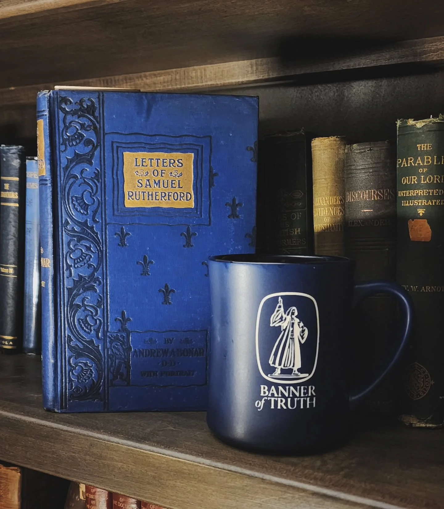 Let's have another #APCbooksandbrew day.

Classic @banneroftruth mug paired with a c.1892 Oliphant Anderson &amp; Ferrier edition of 'The Letters of Samuel Rutherford.'

Hope your Monday has been a good one, my friends! 
.
.
.
.
.
#APilgrimsCoffer #t