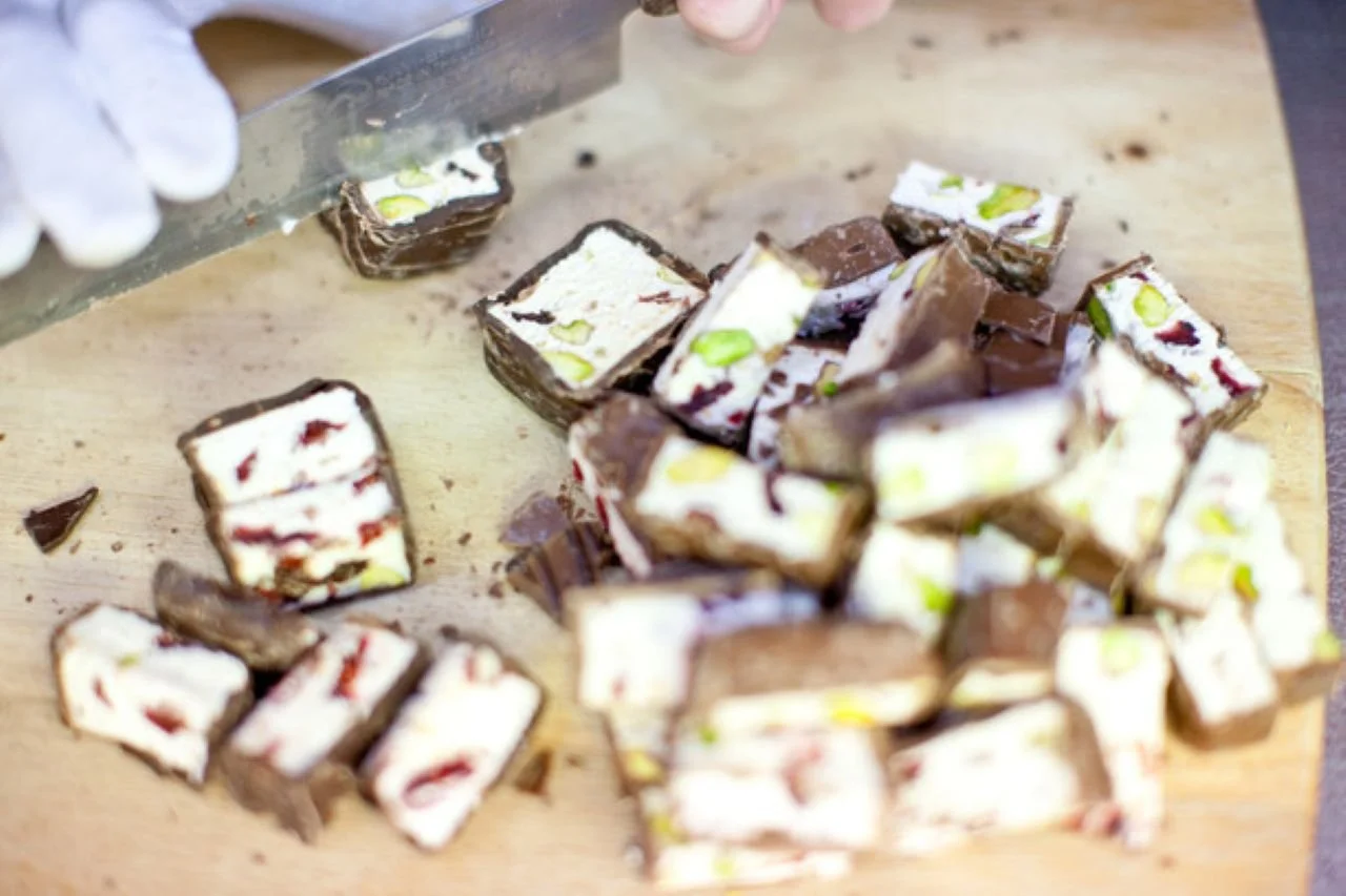 109801-4 TWA Nougat.jpg