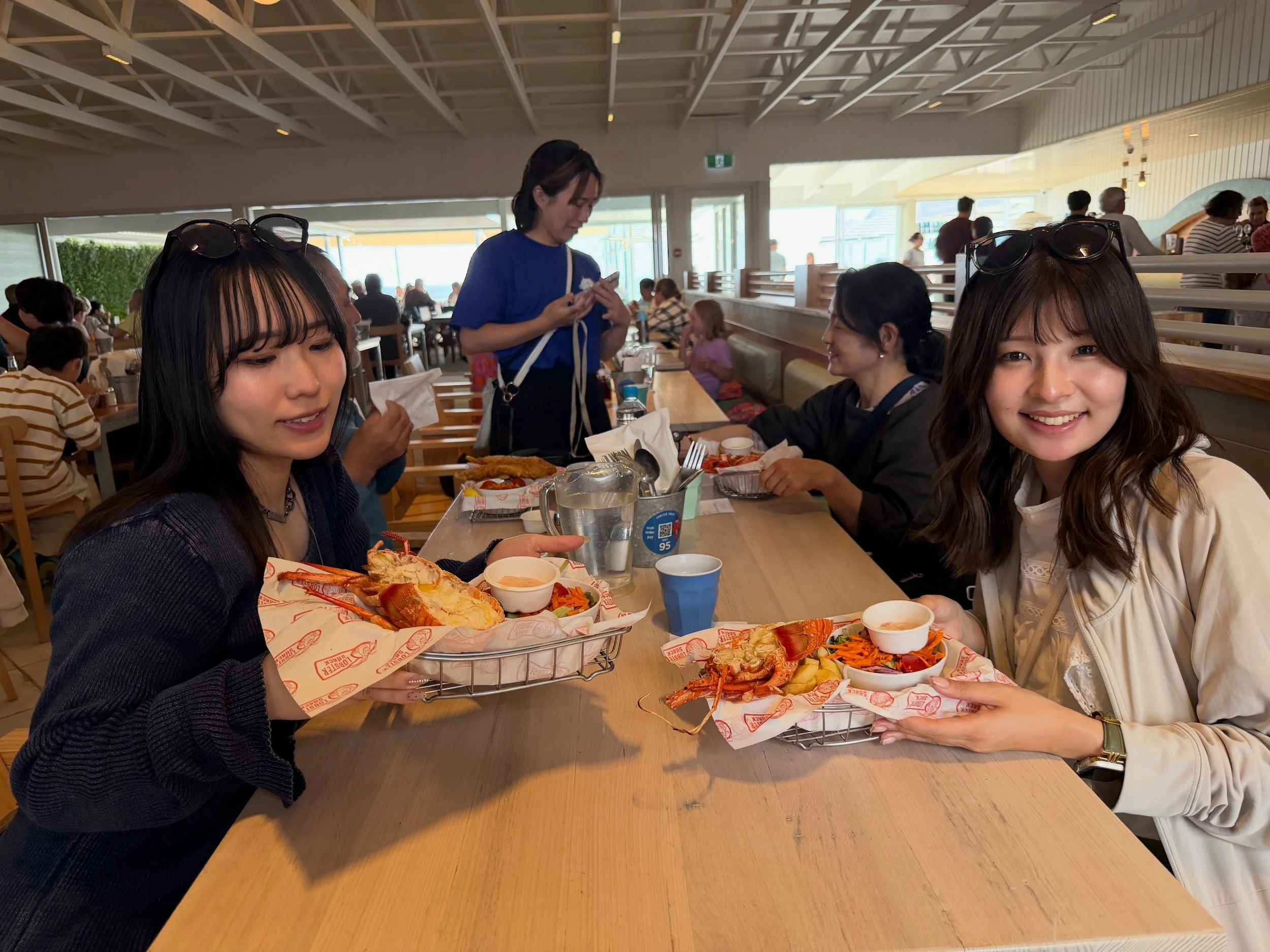 #P3OMA のランチは西オーストラリア州名物の
#ロブスター にアップグレード可能です🦞✨
せっかくなので、ぜひ滞在中にお召し上がりください🫶🩷

@lobstershackwa ❤️&zwj;🔥🦞

#perth #australianpinnacletours