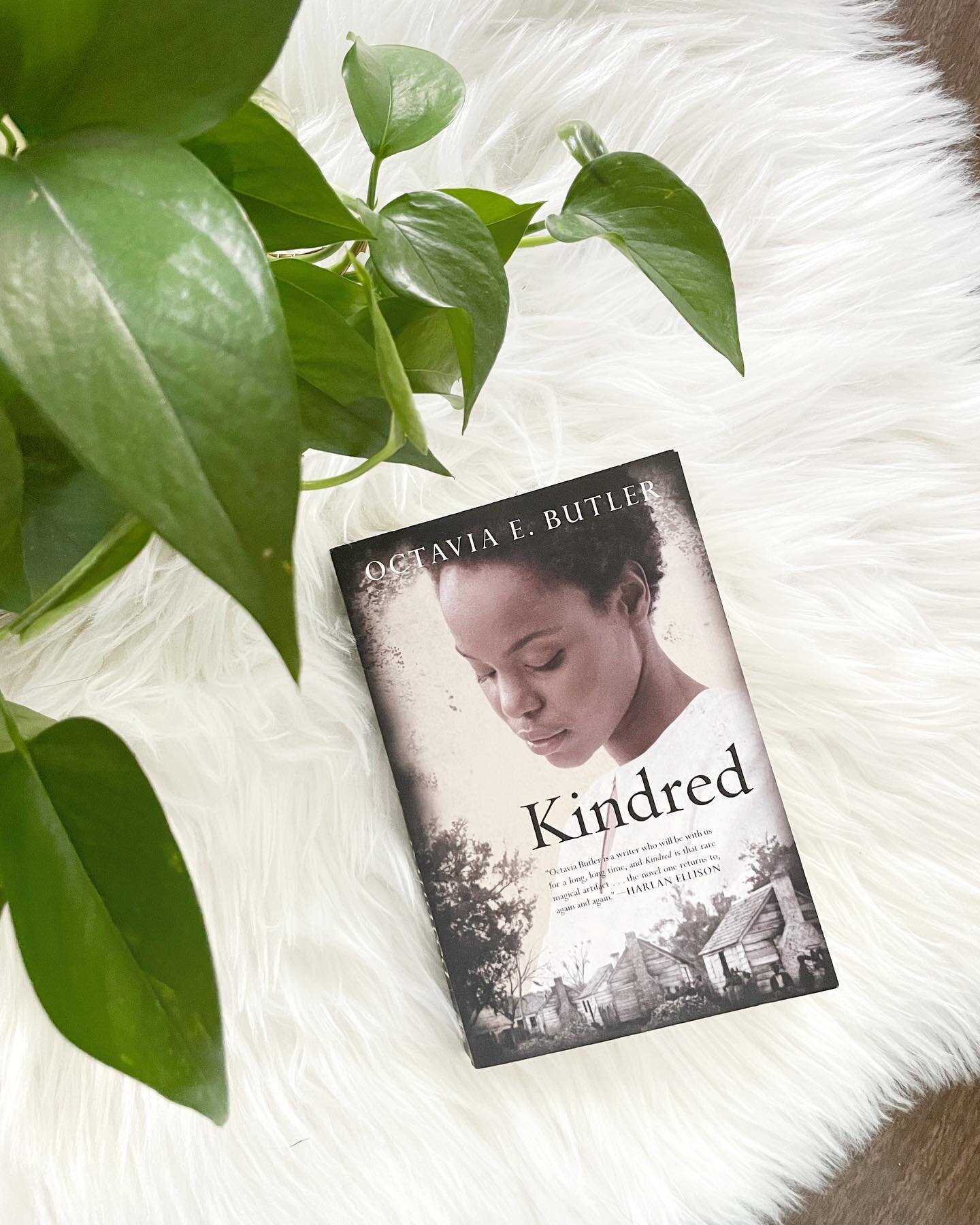 KINDRED | Octavia Butler

Short answer: 5/5 ⭐️ 

READ IF:
📗You&rsquo;re looking for a book that wastes no time before jumping into the action. You&rsquo;re only with the characters for a few short pages before the first major thing happens.
📗You ar