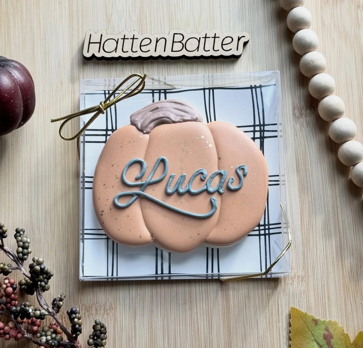 Imagine your Thanksgiving table complete with custom cookie place cards for all your guests 😍

Order today at HattenBatter.com/shop