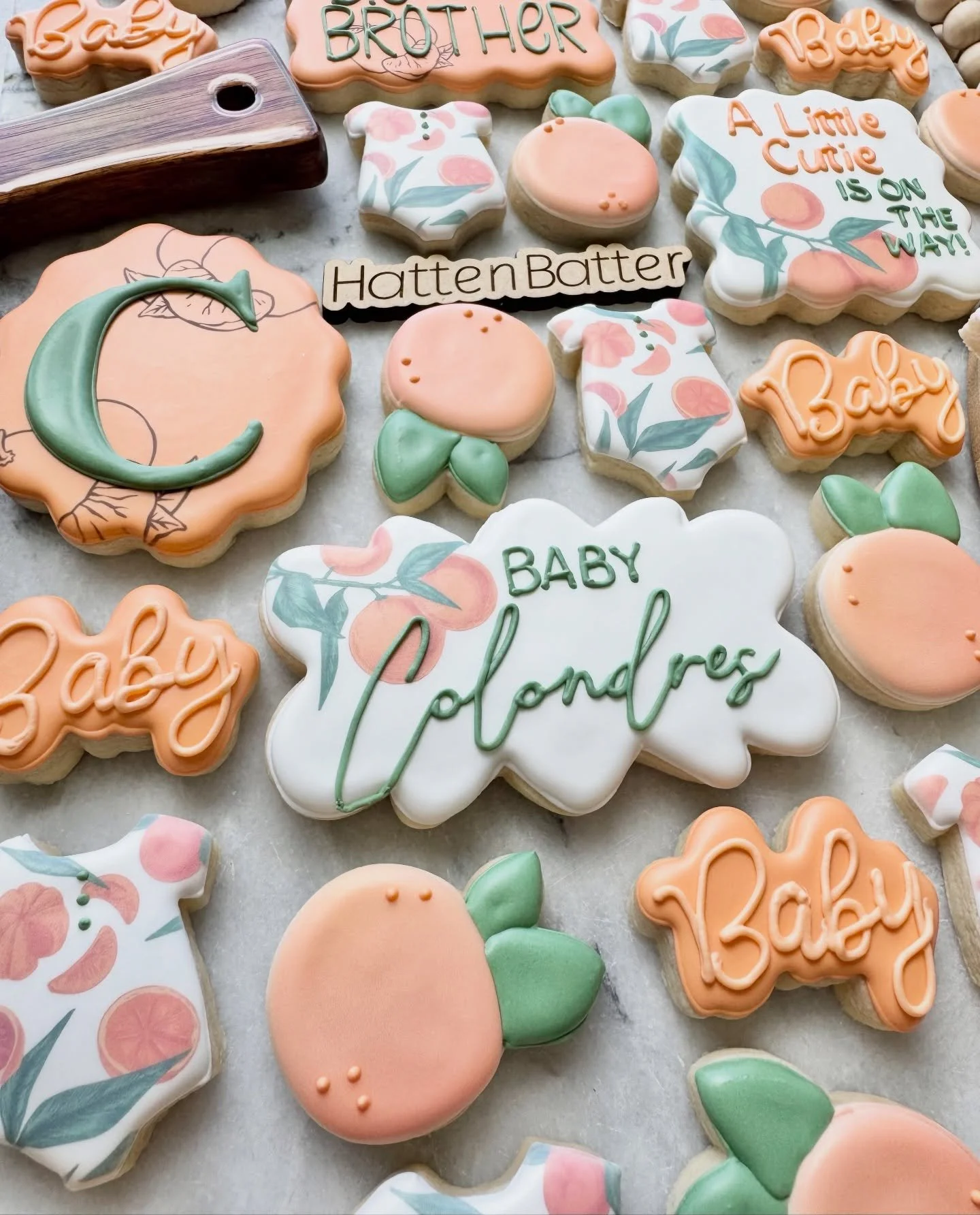 A mix of minis and full-size cookies for the win! 

Whether you&rsquo;ve got a whole spread of other desserts, little eaters, or a tight budget, minis or mid-sized cookies may be a good fit for your event. 
While I&rsquo;m unable to take customs thro