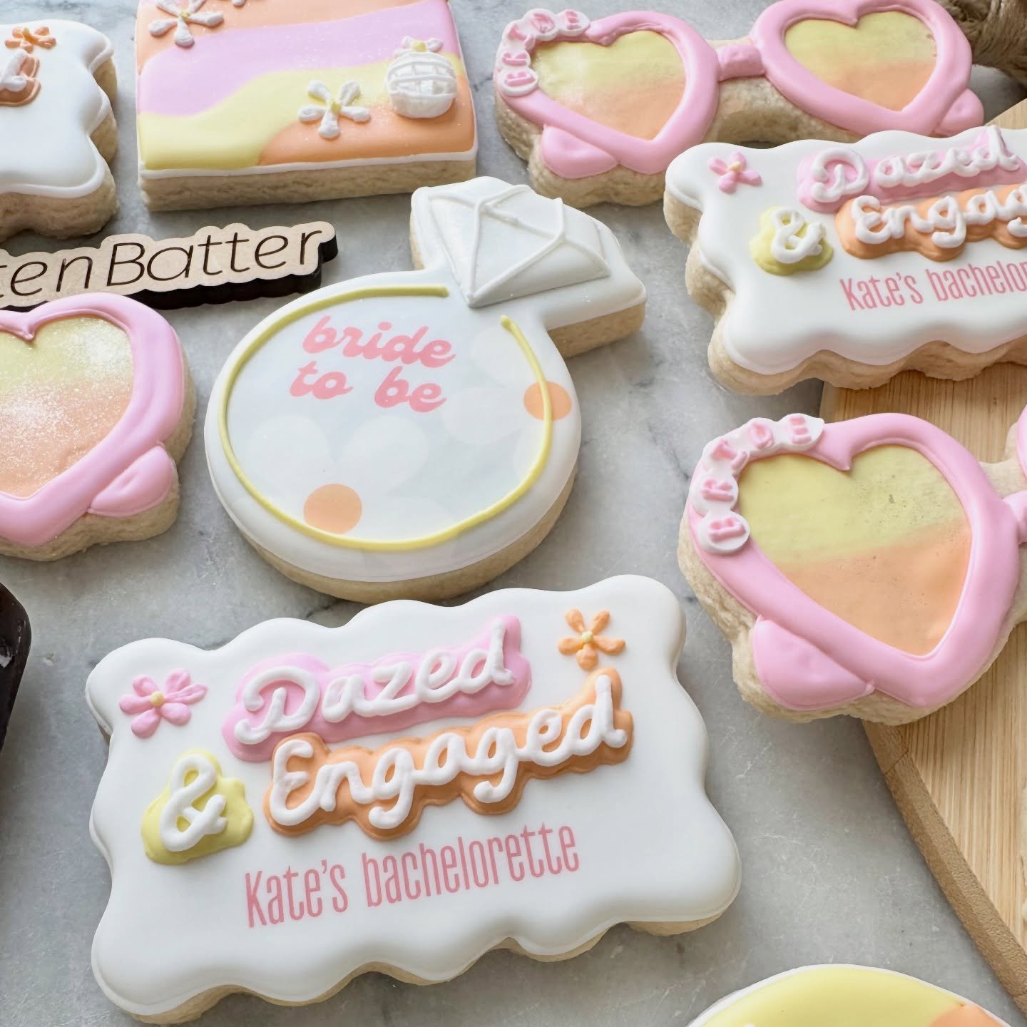 📸 A last look at this set 🪩 😍 

P.S. 🤫 The Christmas pre-order opens TOMORROW at 7pm

#dazedandengaged #customcookies #decoratedcookies #tucsoncookies #tucsonbaker