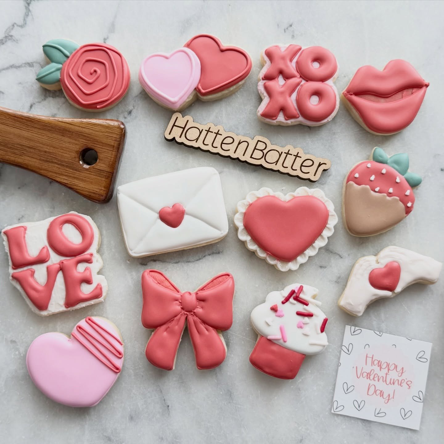 💕 VALENTINES PRE-ORDER and CLASS REGISTRATION IS OPEN!!!

📍 Thornydale &amp; Cortaro Farms
🔗 HattenBatter.com/shop (link in bio)
🚗 Pick-ups Feb 11-14

Choose from mini cookies (including a dozen set, cookie cards, giftable single cookies, DIY kit