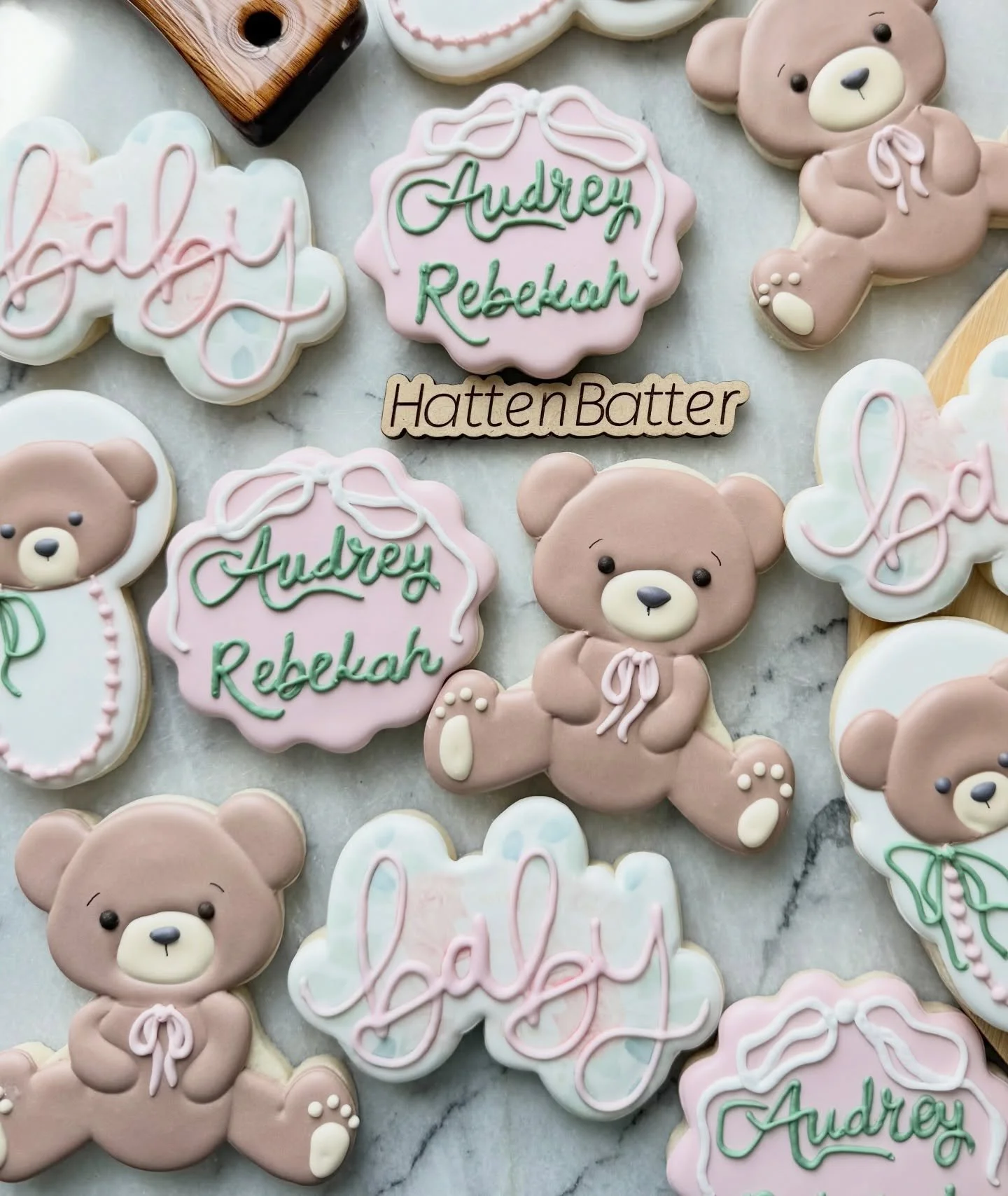 🎀 🐻 Welcome to the world Audrey Rebekah! 🐻 🎀 

Celebrating new life with cookies designed just for you will always rank among of my favorite things to do. 

All custom inquiries via my website - link in bio