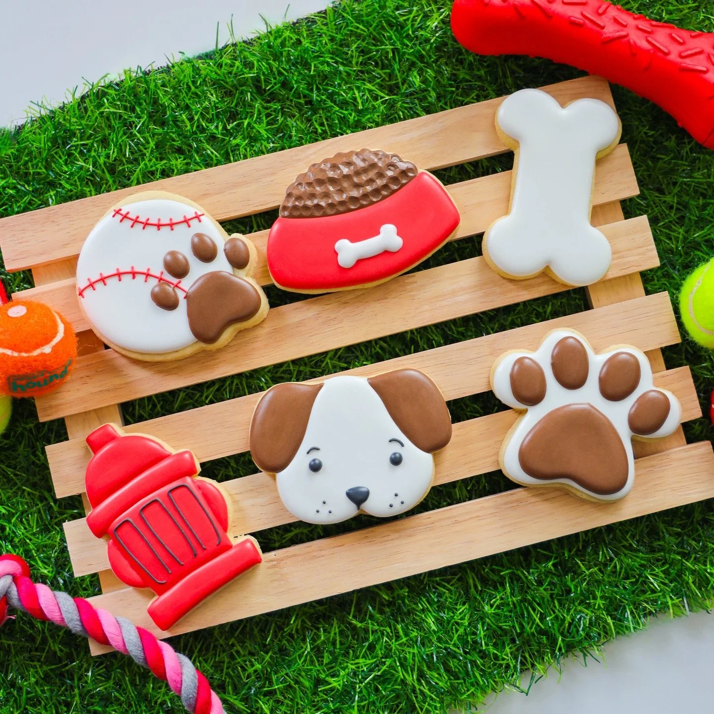 🦴 Cookie K9s Class 🦴
Saturday, March 7th - 5-7pm (In just 2.5 weeks!)
📍@dibellasbrunch 

🐶&hearts;️ Must love dogs - ok, you don&rsquo;t have to but doesn&rsquo;t everybody???

Join me for a night out as we decorate cookies celebrating man&rsquo;