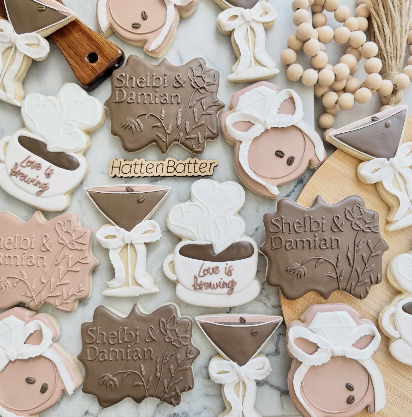 Have I been ridiculously excited to post this set? Most definitely! 
The coffee beans, the bows, the monochromatic plaque 😍 
What&rsquo;s your favorite?