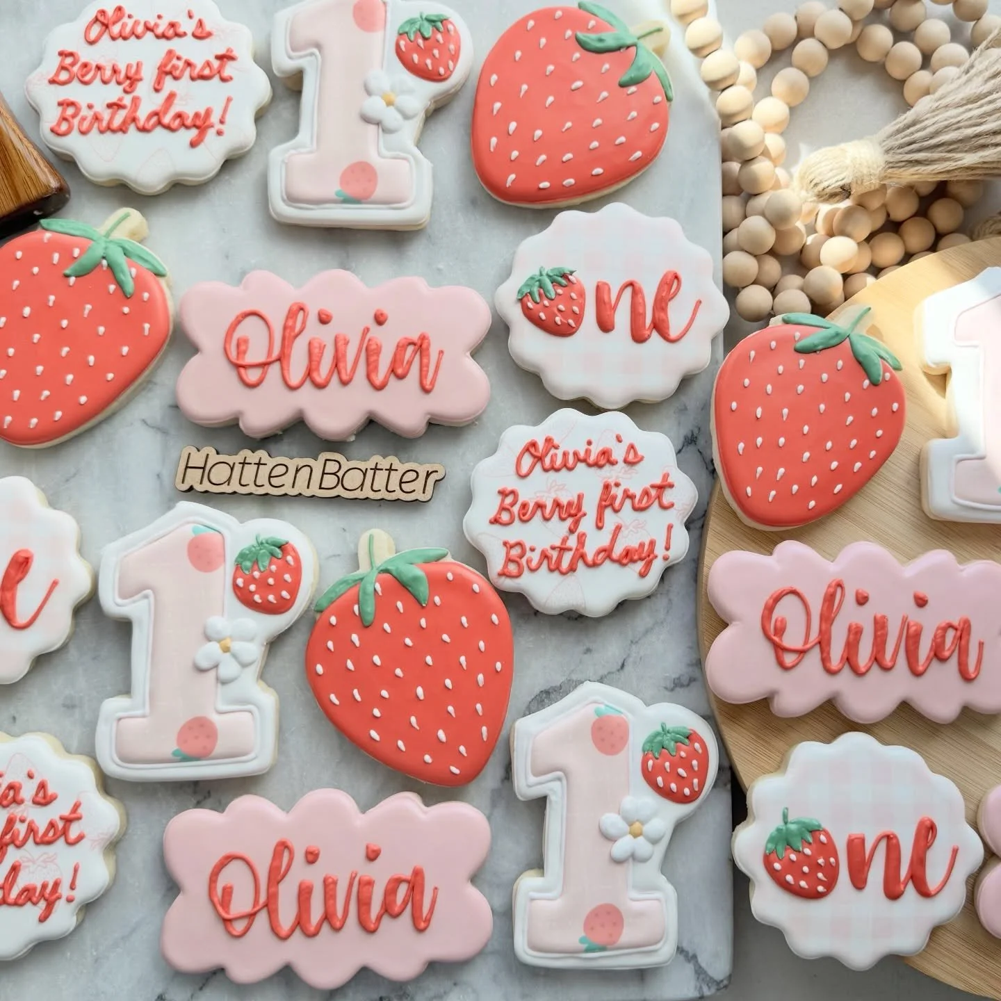 🍓 Berry first birthday 🍓 

Not only do I love this theme, it makes me so happy that I&rsquo;ve followed this family&rsquo;s big moments from engagement, to baby shower, and now Olivia&rsquo;s first birthday 🥰 

(Also, her birthday was in November 