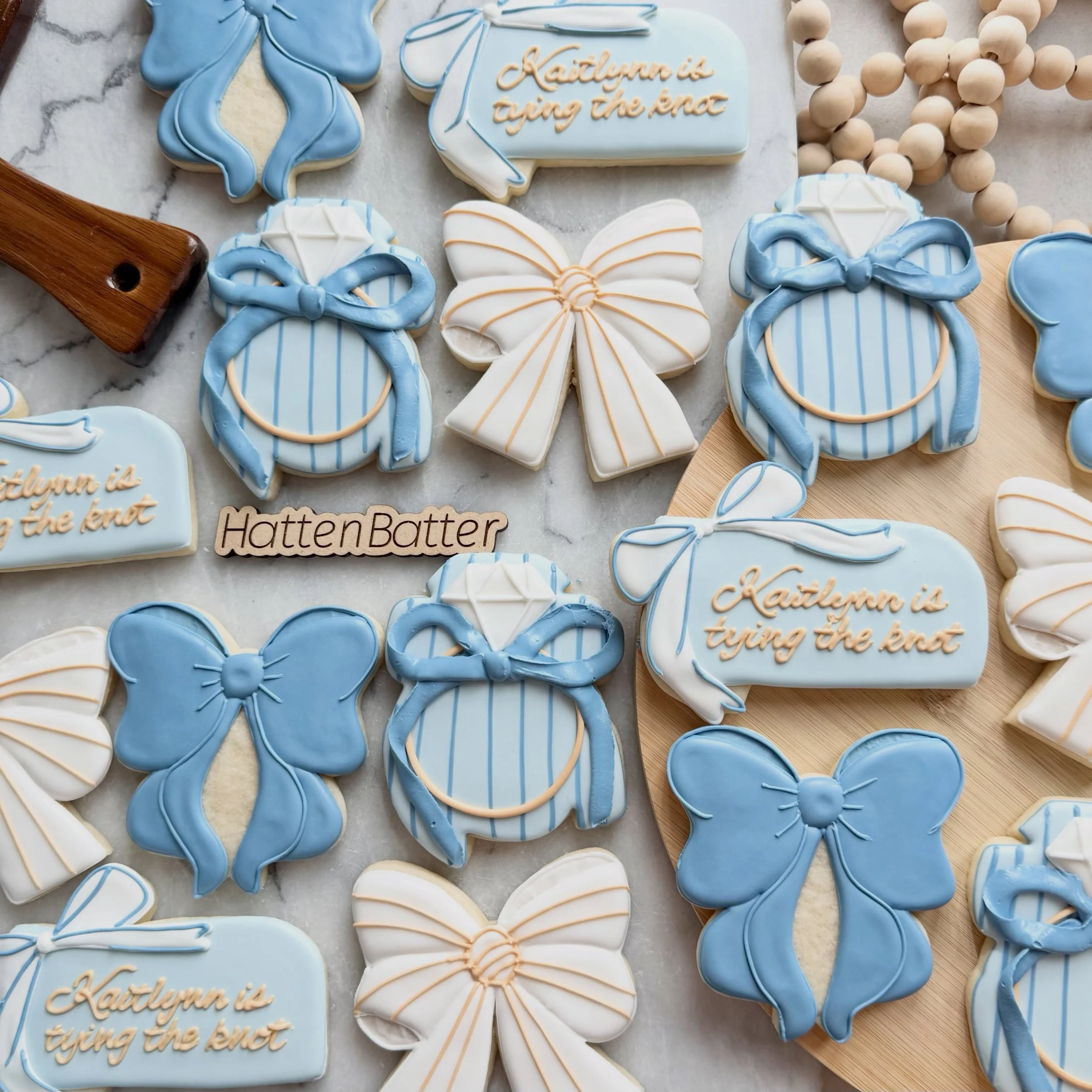 Kaitlynn is tying the knot! 🎀 

*News flash* She actually already has! I&rsquo;ll reveal her rehearsal night cookies later &hearts;️
