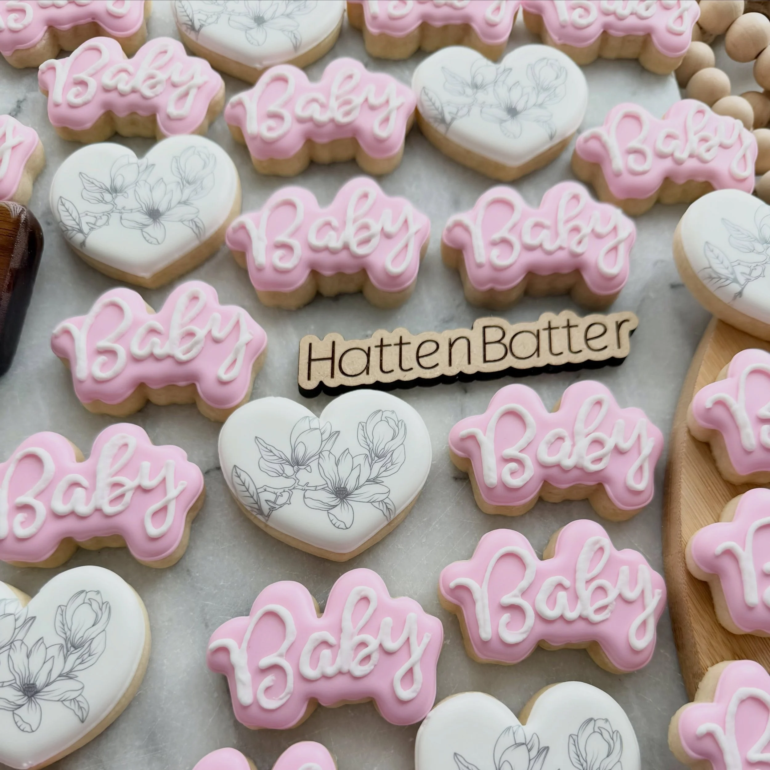 What&rsquo;s the secret? 🤫 

Ok, secret isn&rsquo;t the right word&hellip;. hidden fact? 
The hearts in this set of sweet mini baby shower cookies are paint-your-own cookies for the big sisters! 🥰