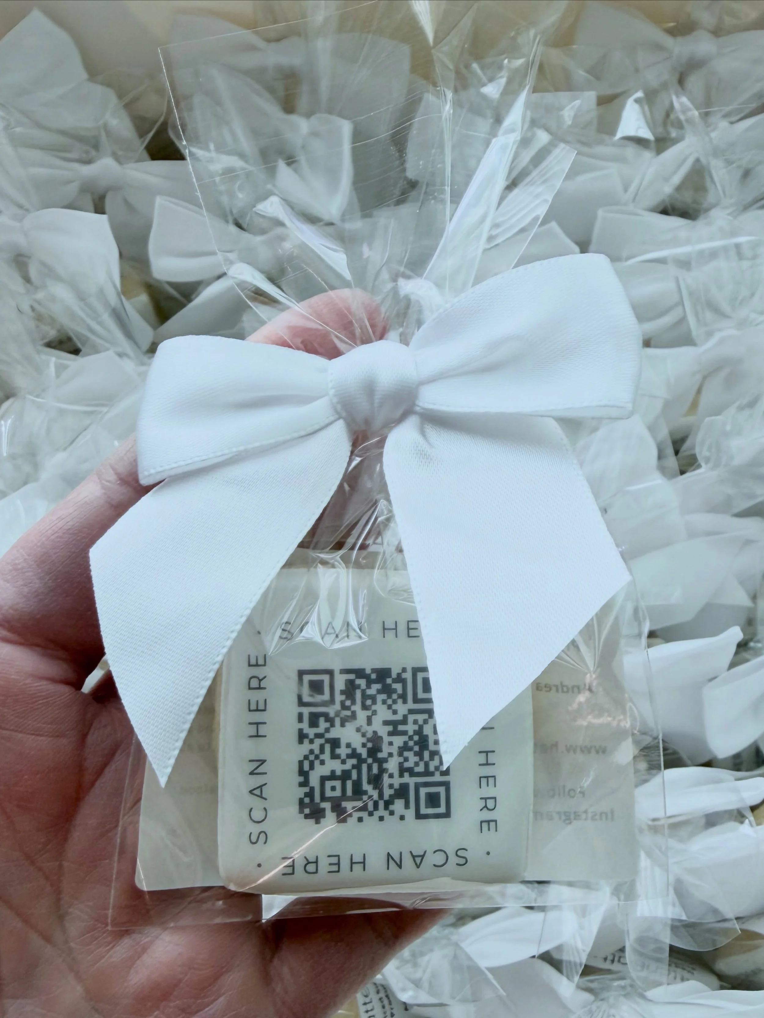 Tired of having your audience ignore your important business info?
No one sees your pleas to follow your social media? 

When it&rsquo;s on a cookie, they WILL see it and it WILL make an impression. Even mini cookies do the trick!

*Upgrade your pack