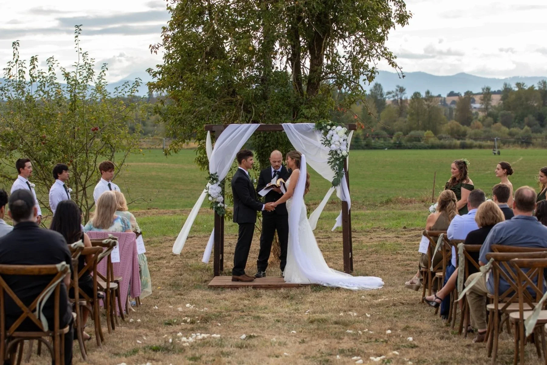 Kobe + Delaneys private residence wedding in Jefferson, Oregon