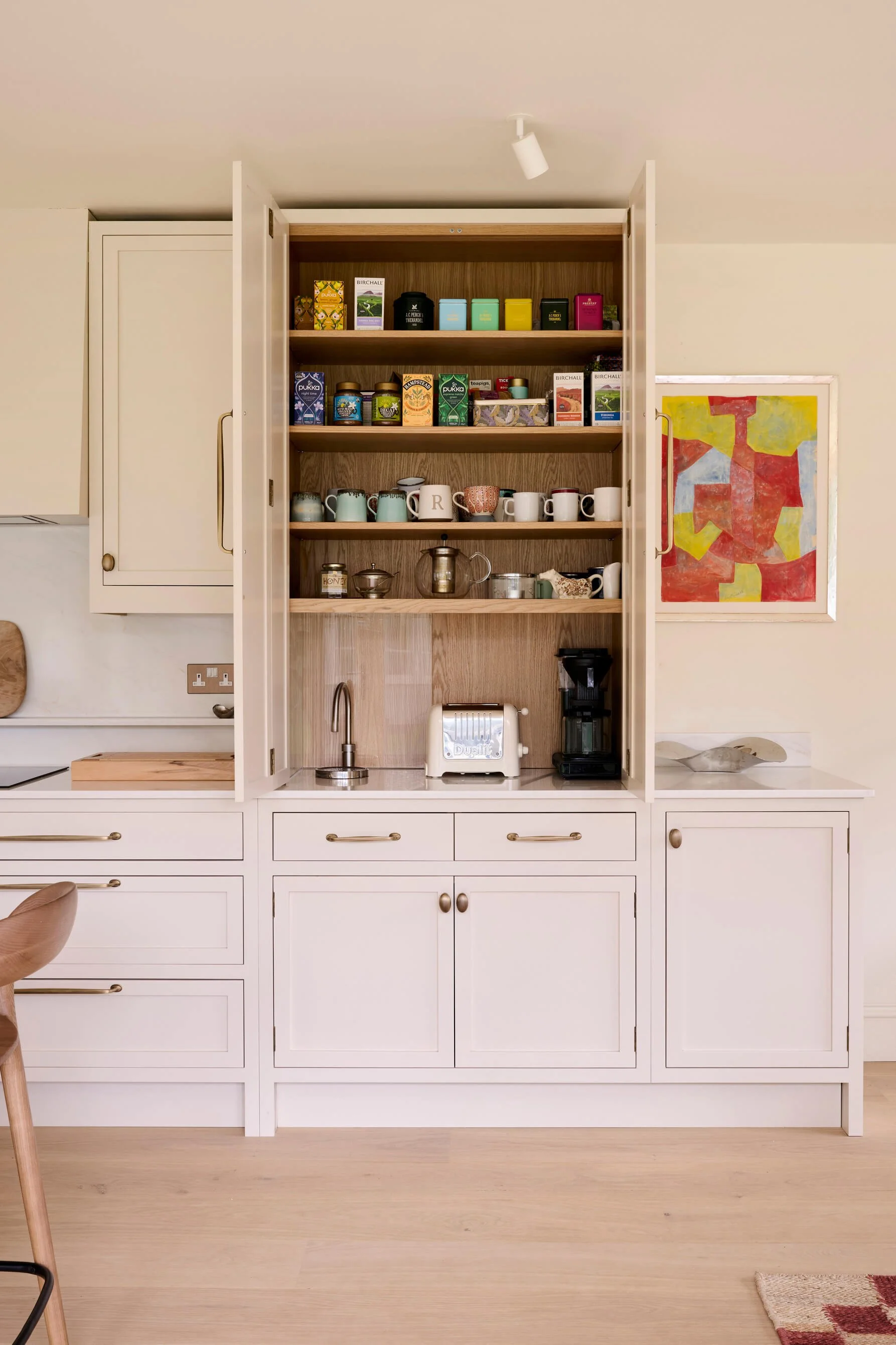 Light Neutral In-Frame Kitchen in London
