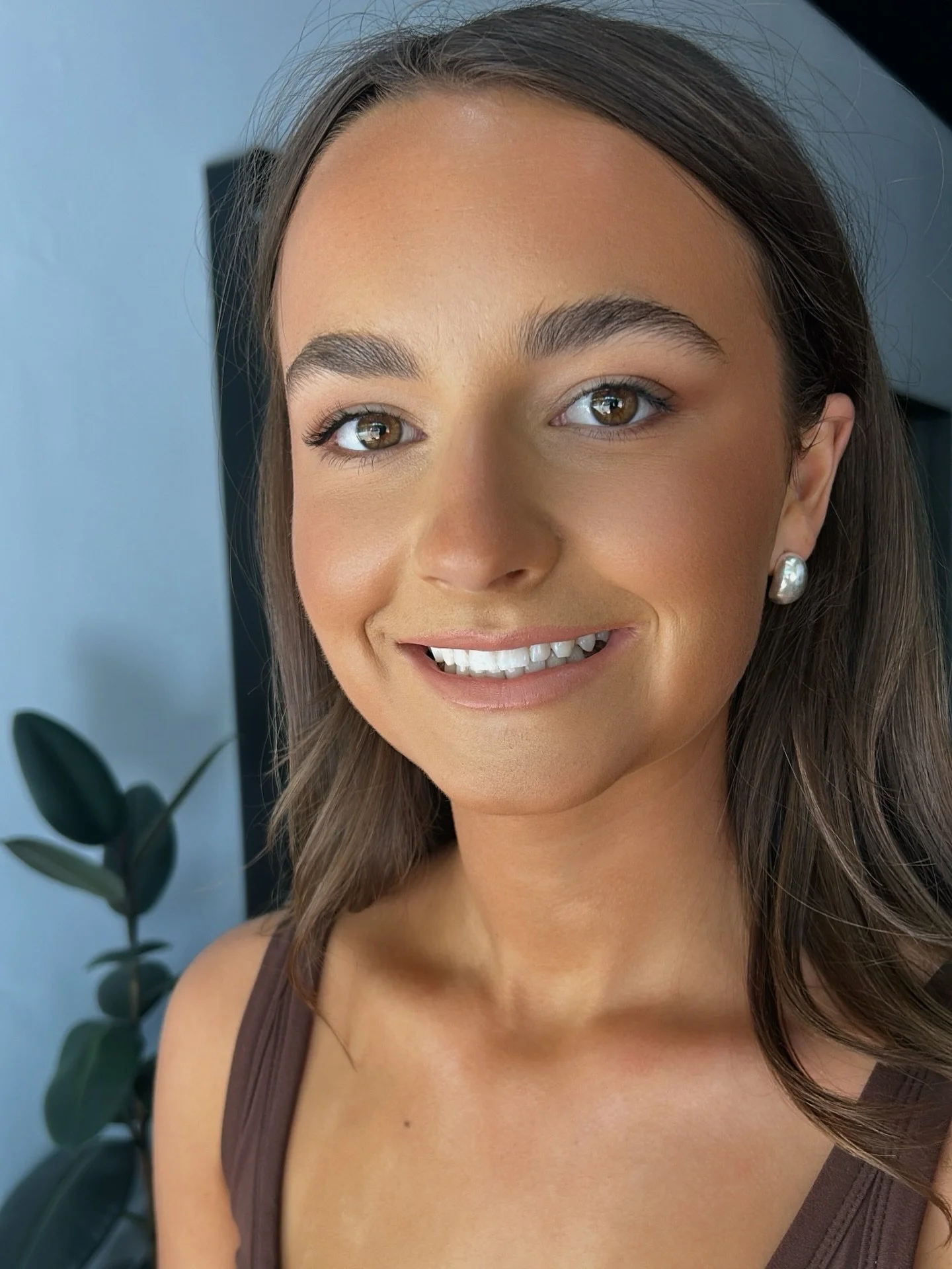 Molly&rsquo;s bronzed, radiant skin is only half the story&mdash;her brows really pull the look together. Naturally lifted, shaped, and to suit her features perfectly, they give her that subtle confidence boost every girl deserves.

💌 DM to book you