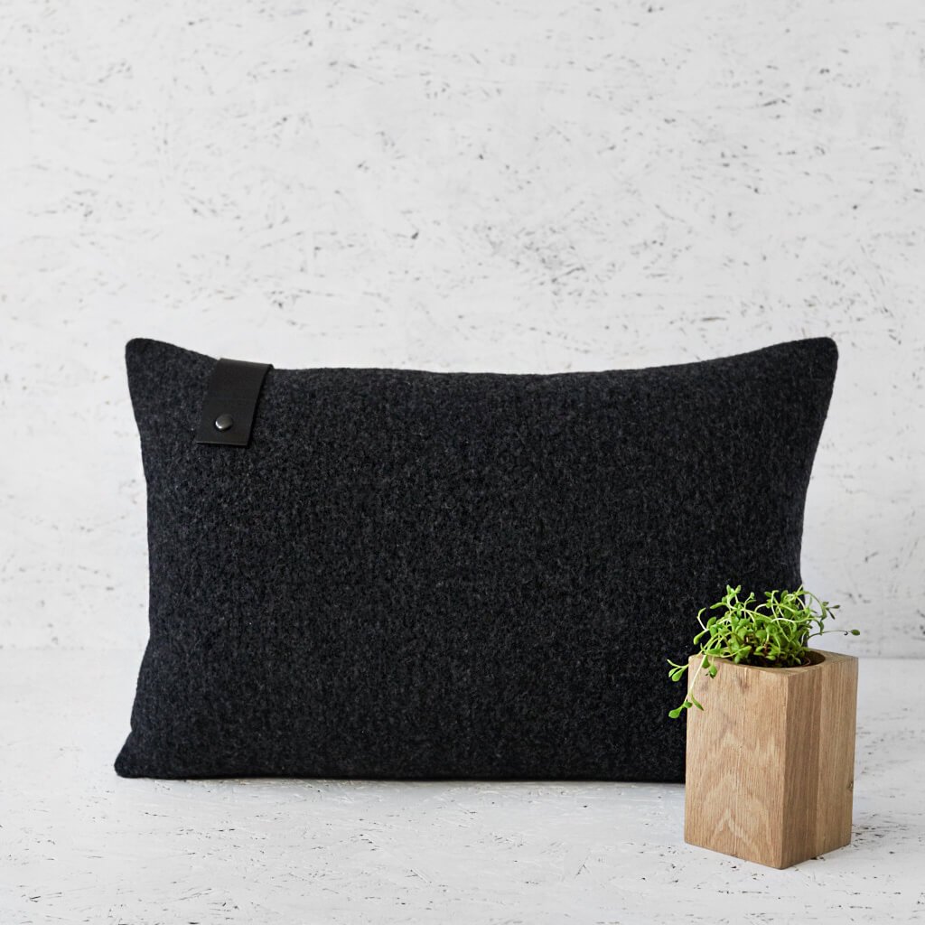moyha_cushion_homely_anthracite-5.jpeg