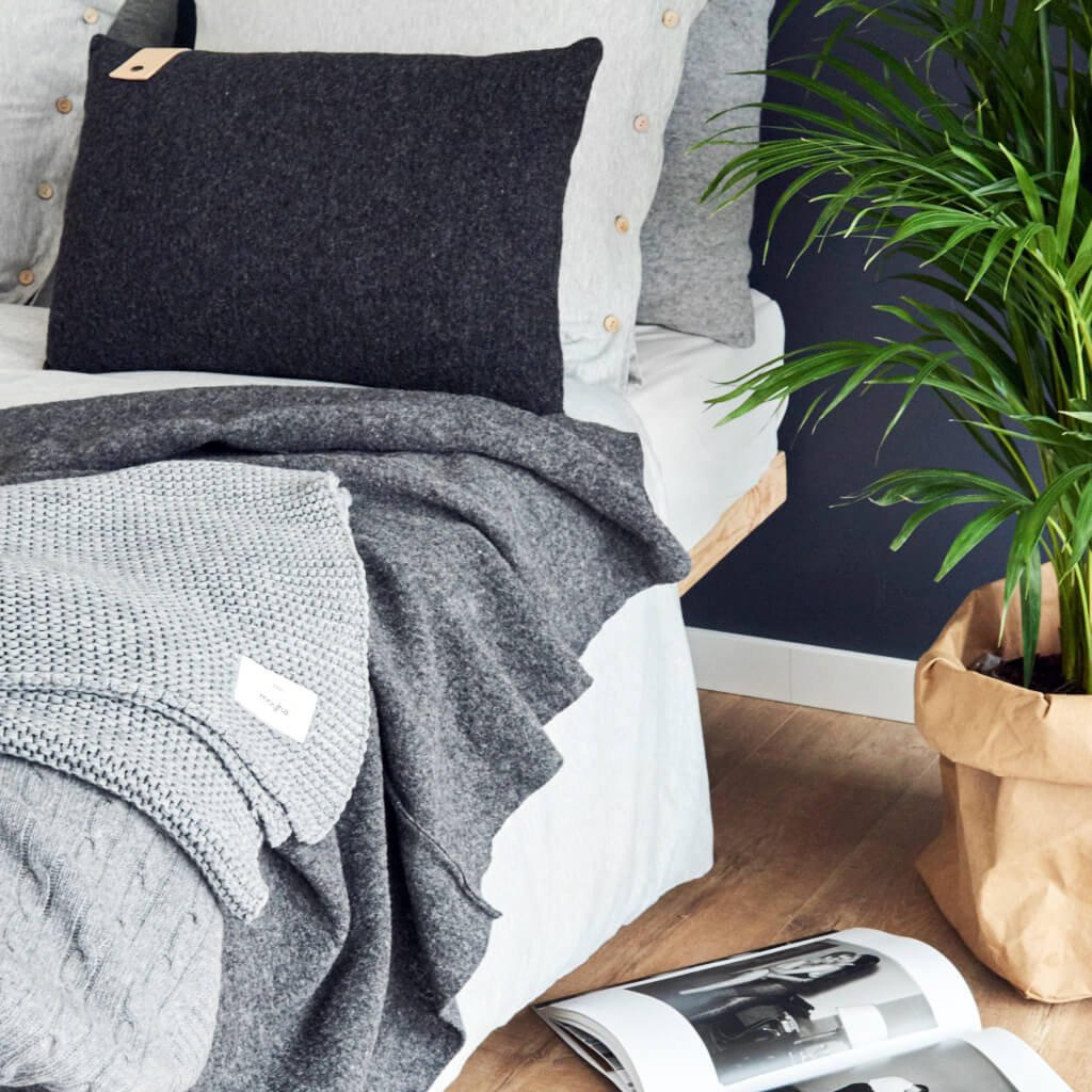 moyha_cushion_homely_anthracite-7.jpeg