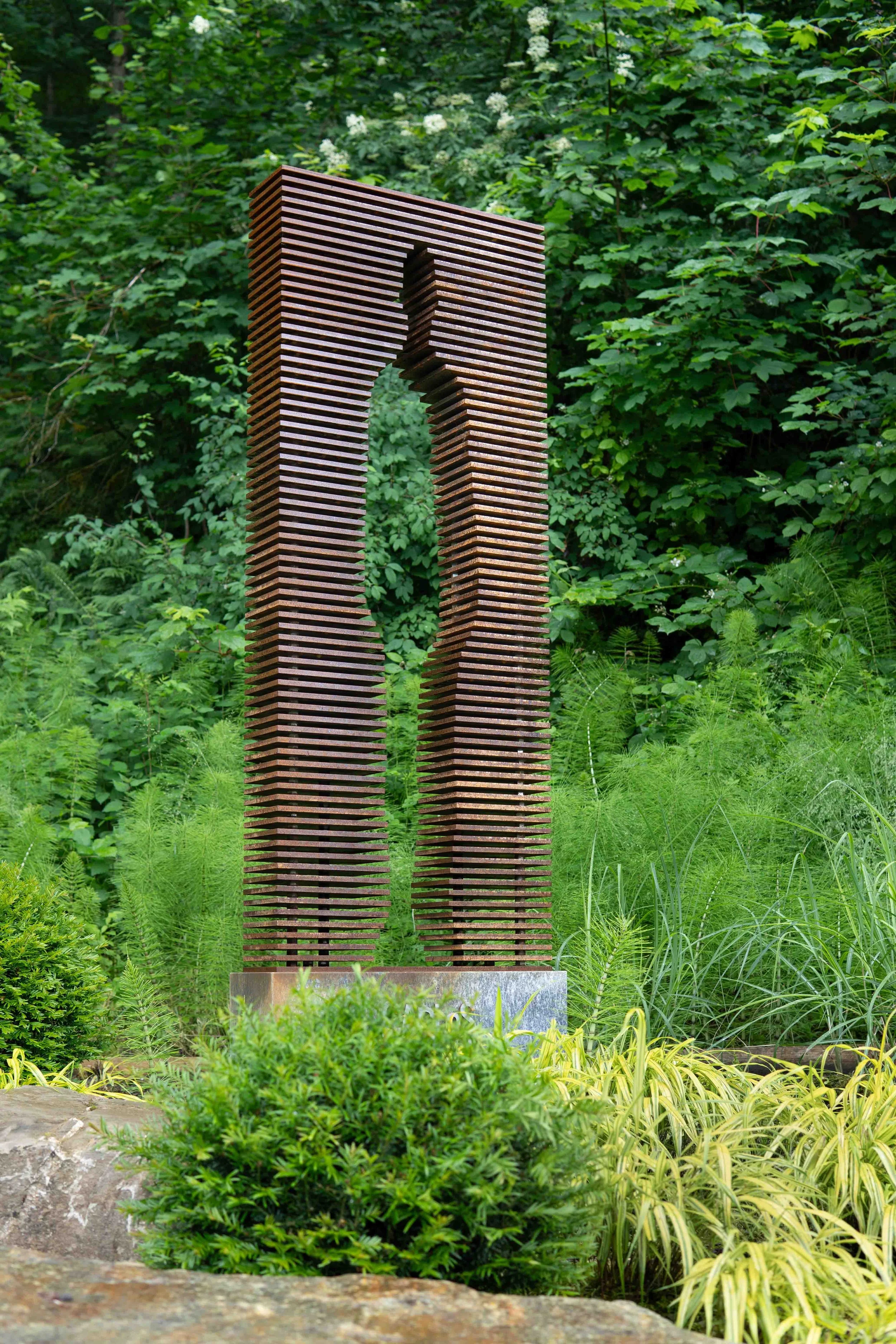 07_Silhouette Cortenstahl Skulptur Liebi Design.jpg