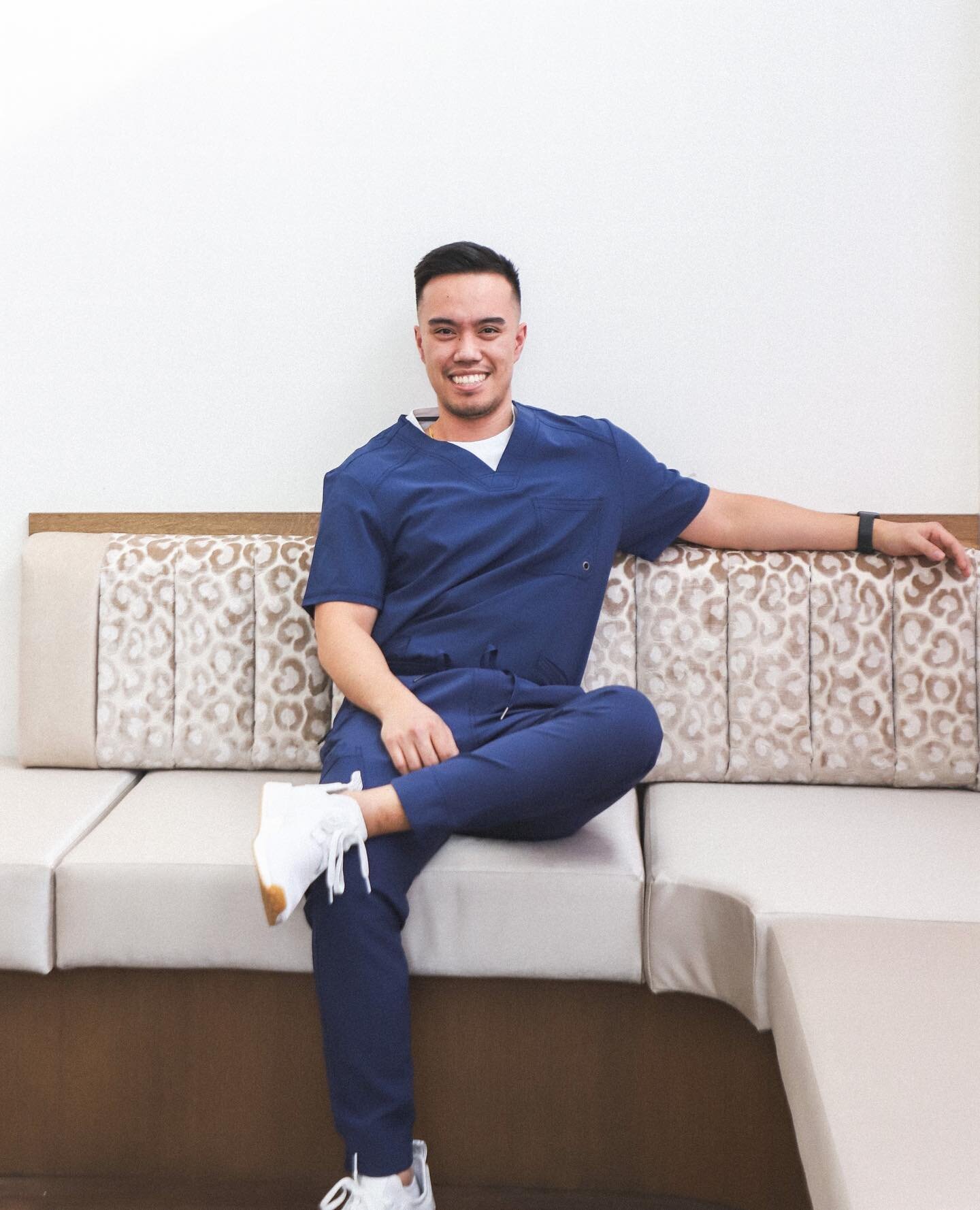 Meet the ⭐️ NEWEST ⭐️ member of our Lumi team, Dr Salinas!⁠
⁠
Dr. Salinas was born in the Philippines, 🇵🇭 but moved to Winnipeg when he was 2 years old. He graduated at the University of Winnipeg with a Bachelor&rsquo;s of Science in Biochemistry a