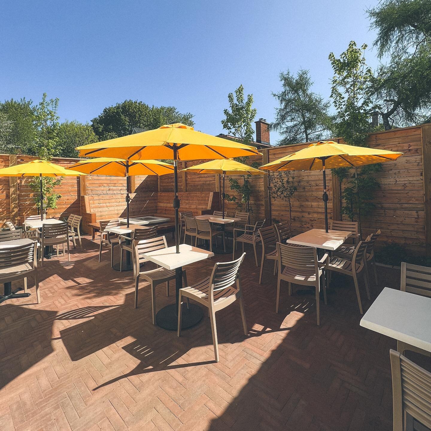 Patio szn is officially HERE☀️😎🥳 celebrate the beautiful weather &amp; of course your MOTHERS DAY with us this weekend! Open Saturday &amp; Sunday 7:30-4pm💖 #bagellife #bagelshop #bagels #montrealbagels #pointeclaire #pointeclairevillage #bagellov