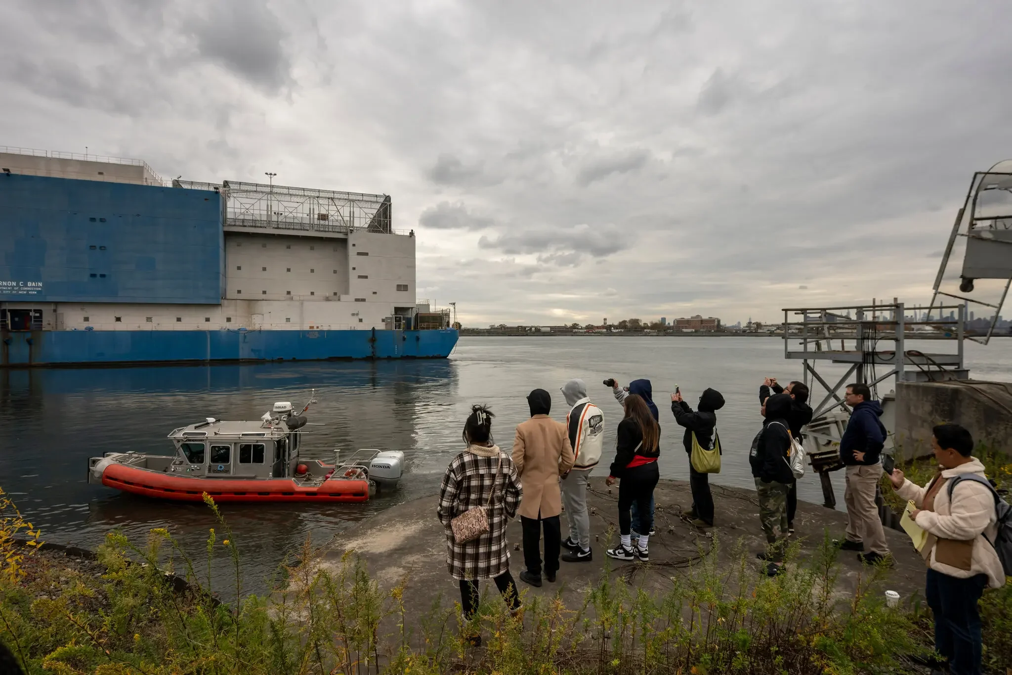 04met-rikers-barge-bfgp-superJumbo.jpg.webp