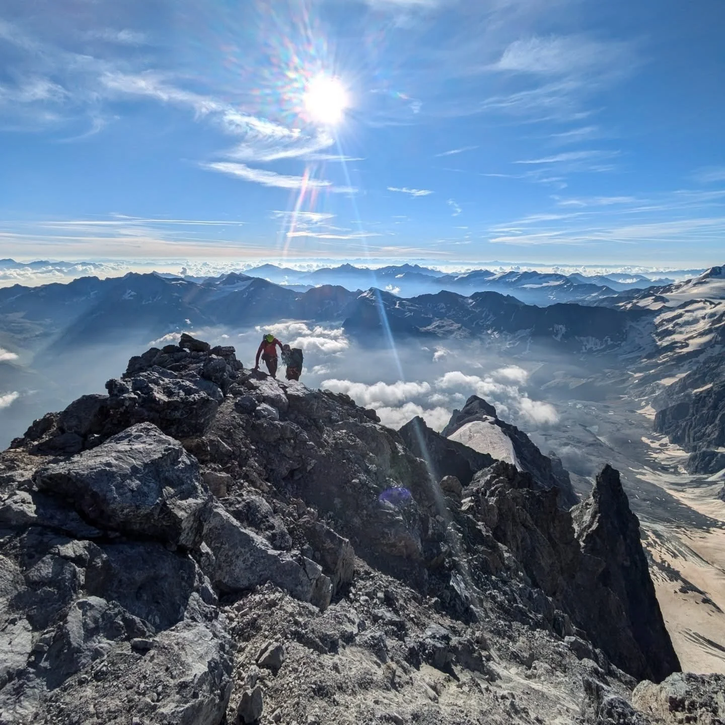 🌞Settembre &egrave; da sempre uno dei mesi migliori in montagna!  minor affollamento, aria tersa e temperatura perfetta..
Ecco alcune proposte se foste in cerca di idee!
📌9-10 settembre cima Ortler (possibilit&agrave; di scegliere tra via normale o