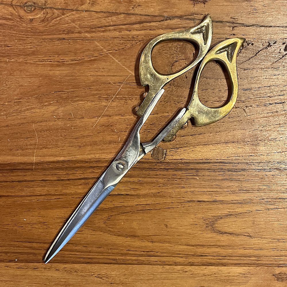 Victorian Sewing Scissors with Daisy Pattern — Green Witch Vintage &  Handmade