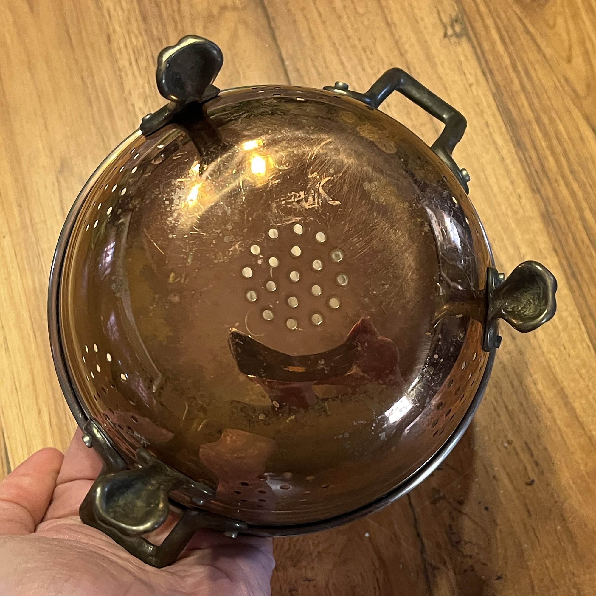 SetBdwn_Kitchen_Colander2.jpg