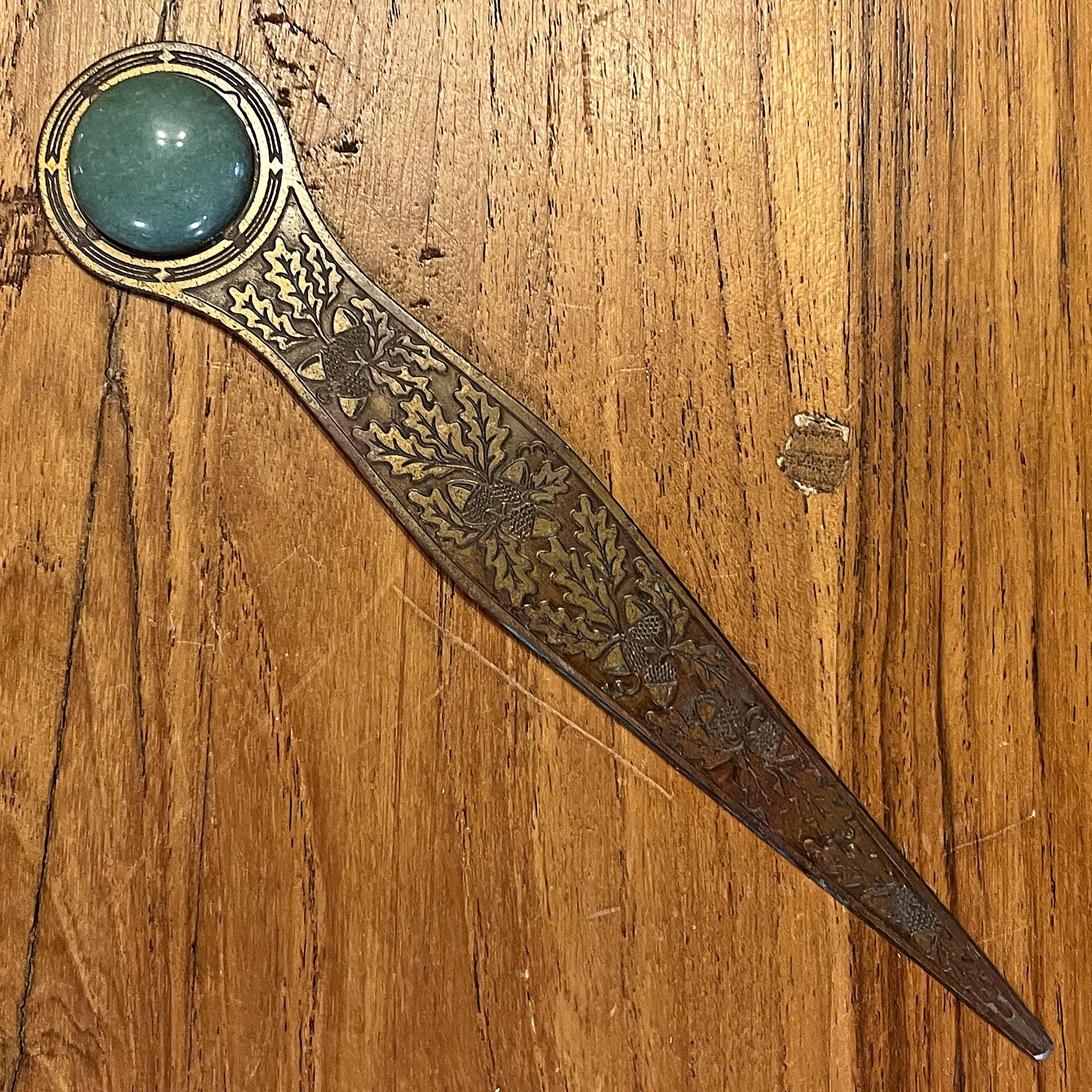 Sometimes a quick repair can give something a whole new life. When we found this copper letter opener, the cabochon was missing and the copper was so filthy that its oak-leaf pattern was barely visible. We cleaned it up in our workshop and added a be