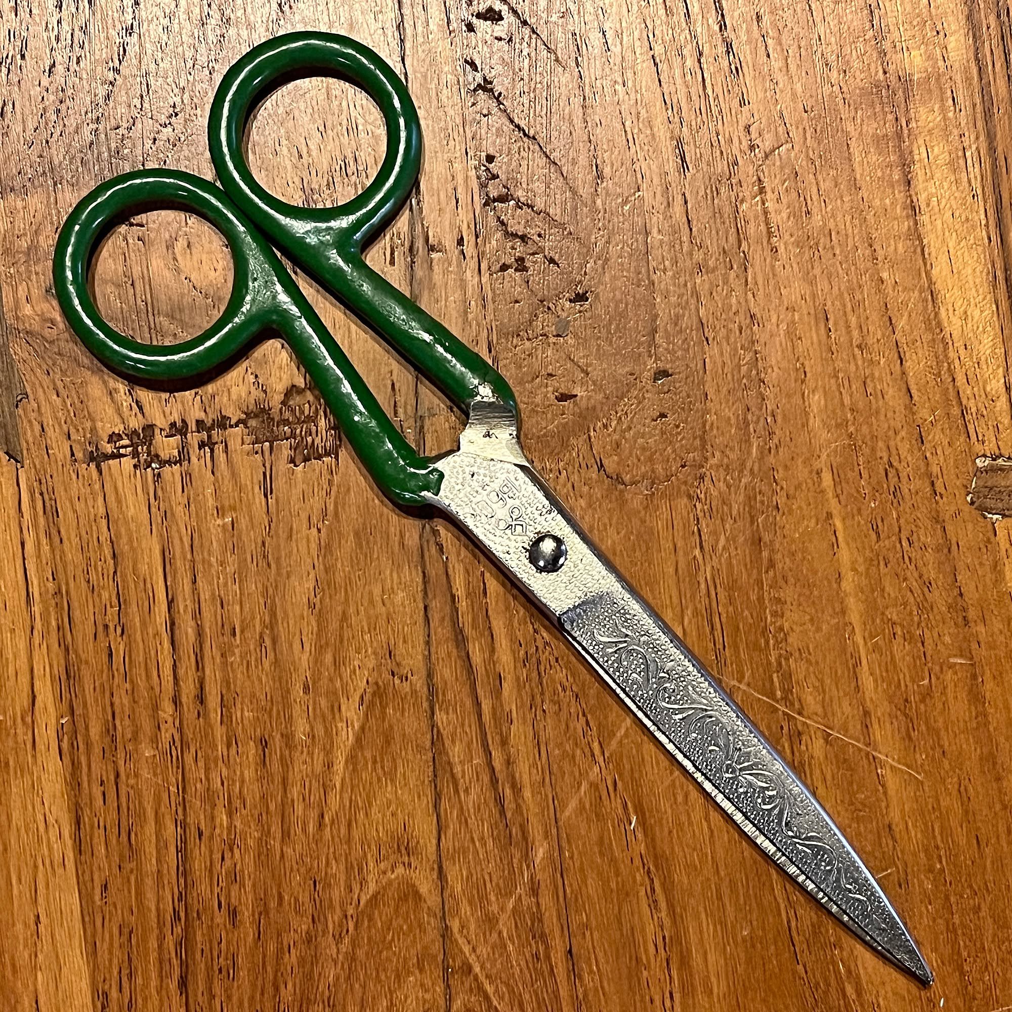 All our scissors are 20% off for June's category sale, including these unique and fun designs&mdash;a clocktower, cat's ears, and embossed flowers! Visit greenwitchvintage.com/shop/scissors to see our selection.

#scissors #shears #vintagescissors #v