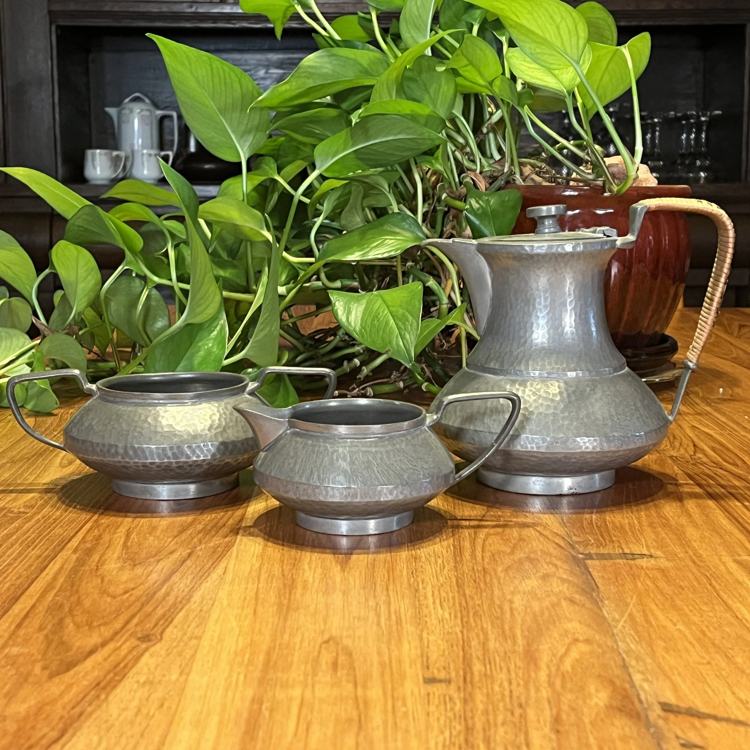 A&CPewterTeaSet2.jpg
