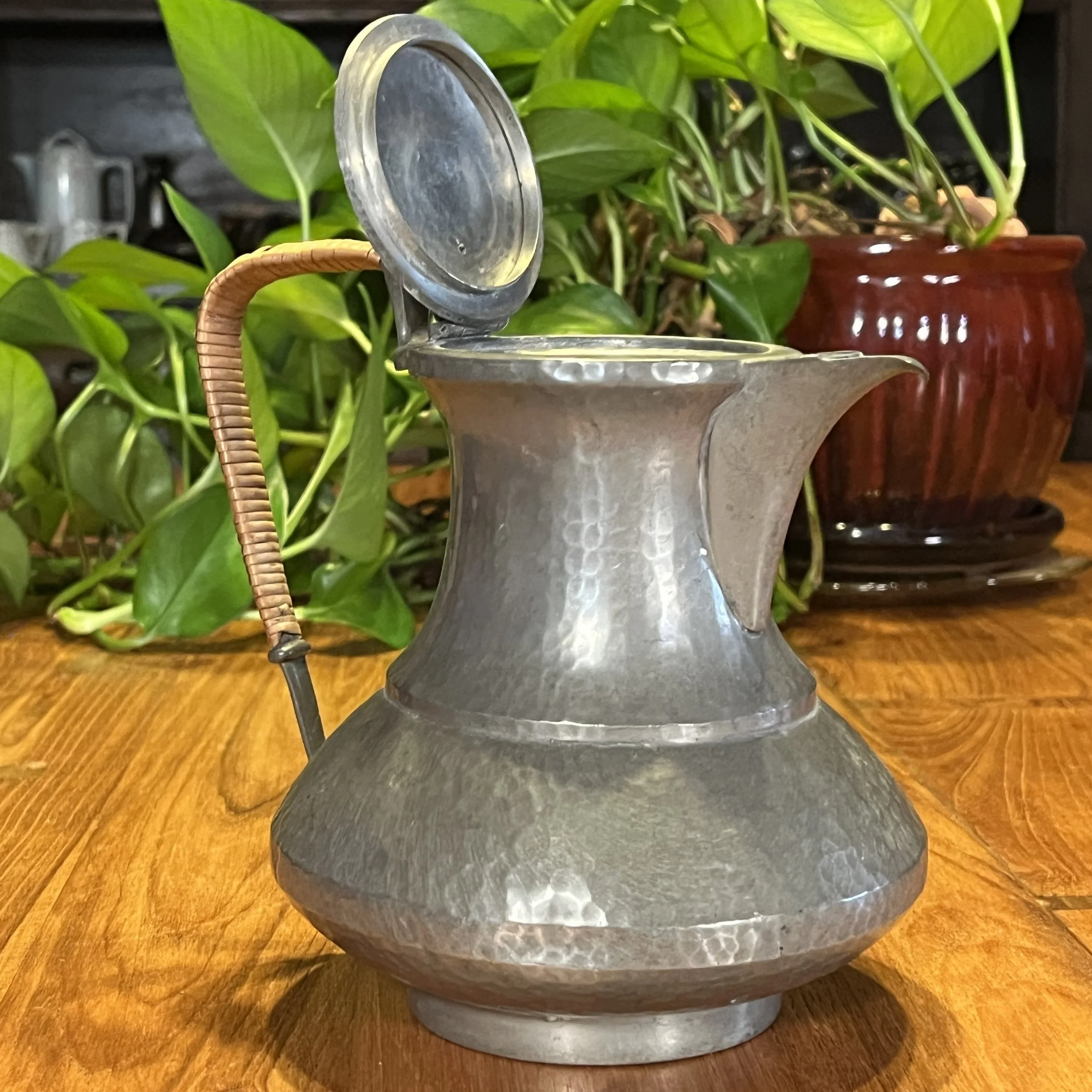A&CPewterTeaSet3.jpg
