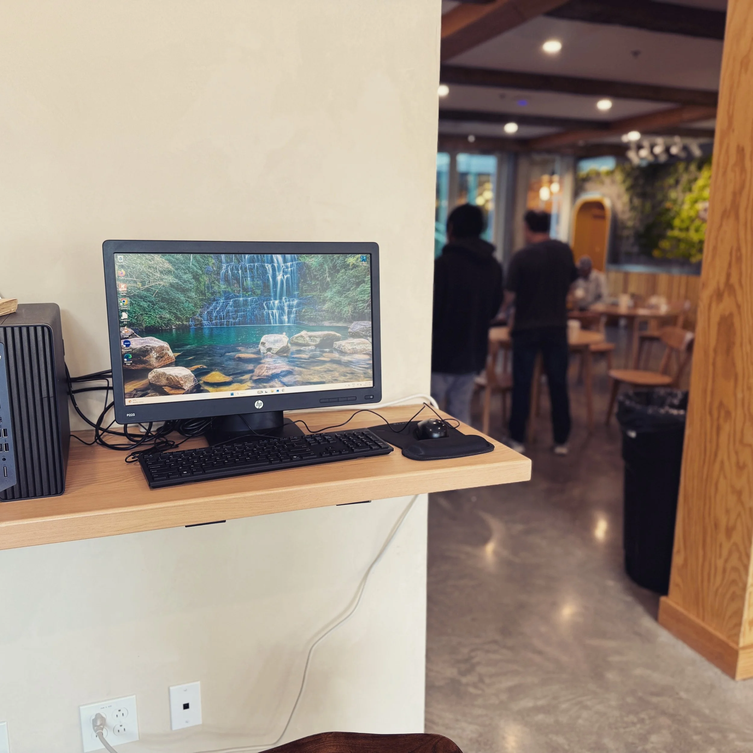 Wow&mdash;they're here! 💻🎉

A big thank you to @reboot_canada for donating two computers to R&eacute;silience Montr&eacute;al!

Our clients are already using them to search for jobs and housing, access essential services, and stay connected with lo