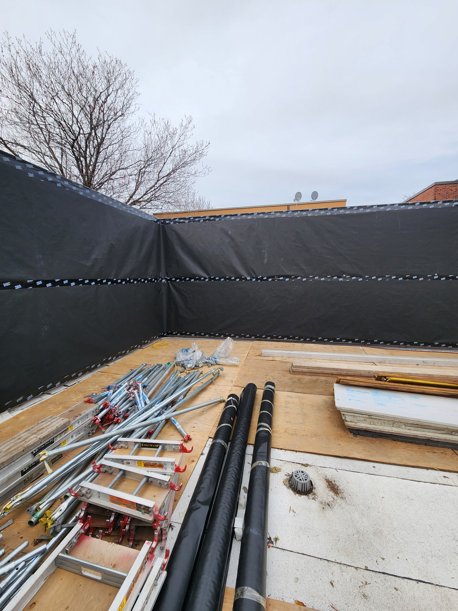 sound insulated fence for terrasse.JPG