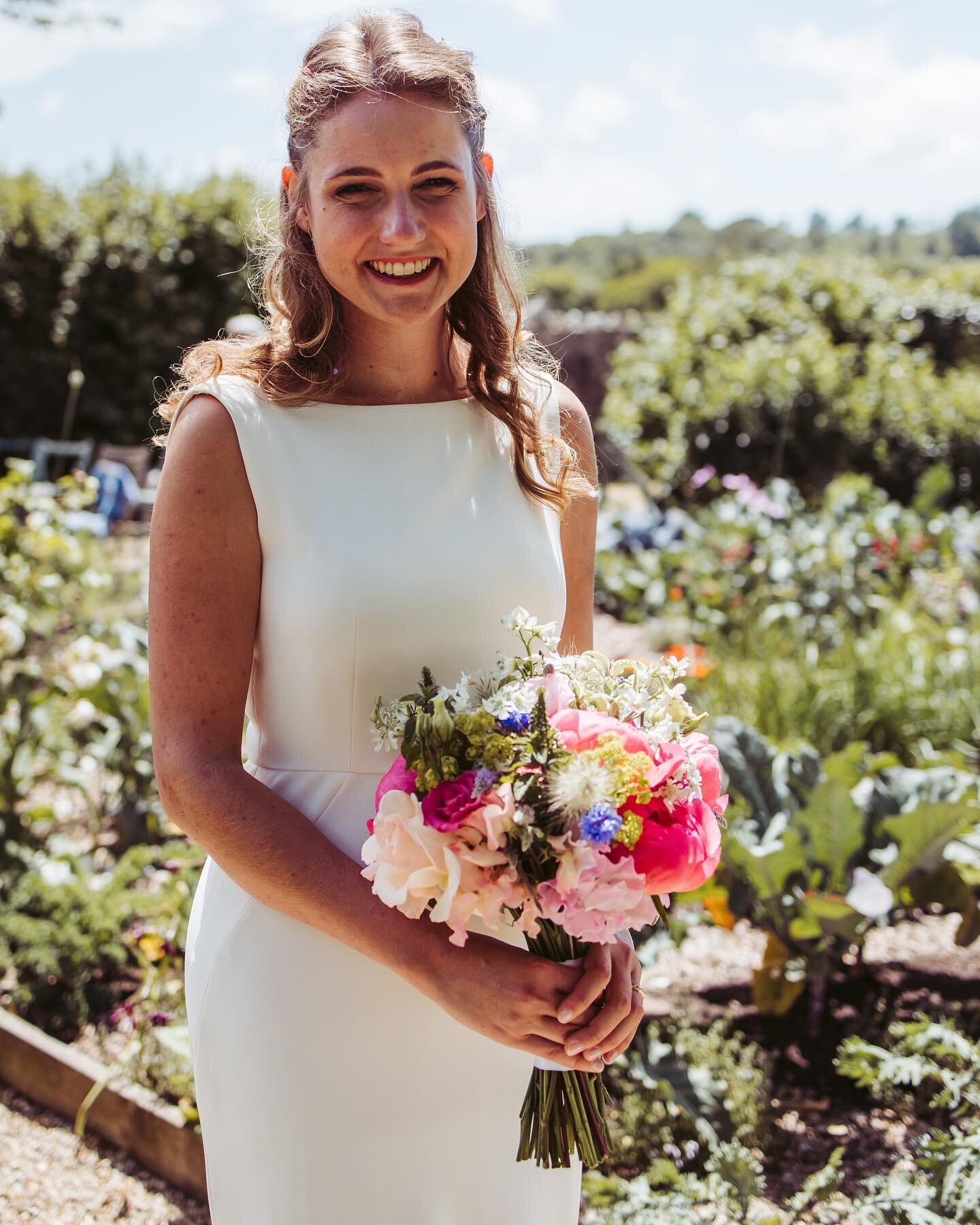 More lovely images of Sarah and her bright,  summery bridal bouquet at River Cottage.
#summerwedding #rivercottage #dorsetflorist #floral #sandinmypockets