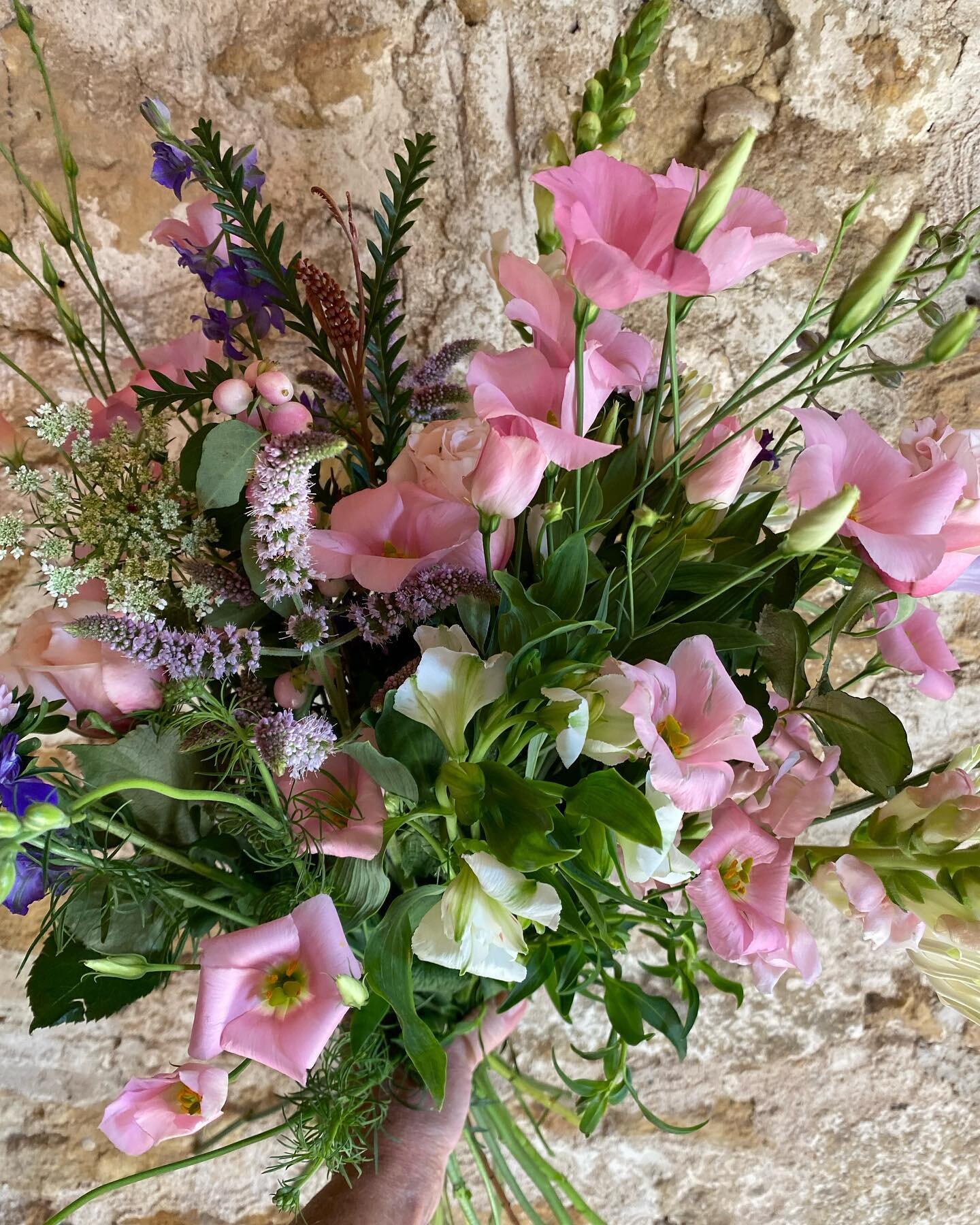 Pretty in pink posies available at Washingpool Farm shop this week or give me a call link in bio if you want a pretty in pink bouquet 🌸💕