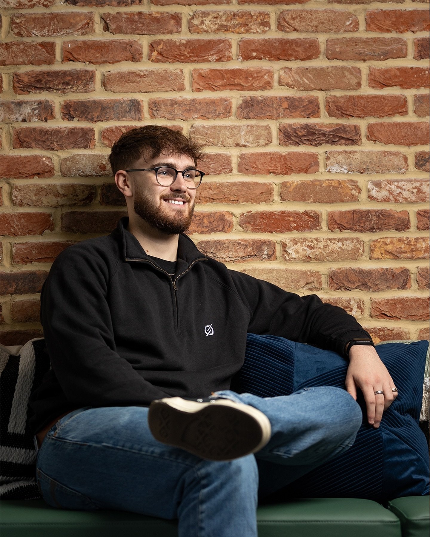Business as usual for Ethan 💻
.
.
.
Some portrait shots of @ethxn.r for @hartpury, to help promote the new(ish) BSc Business degree 🎓 Taken at his workplace, Core2Cloud, in Cirencester. 
.
.
.
#portraitphotography #shotoncanon #canon6d #glportraits