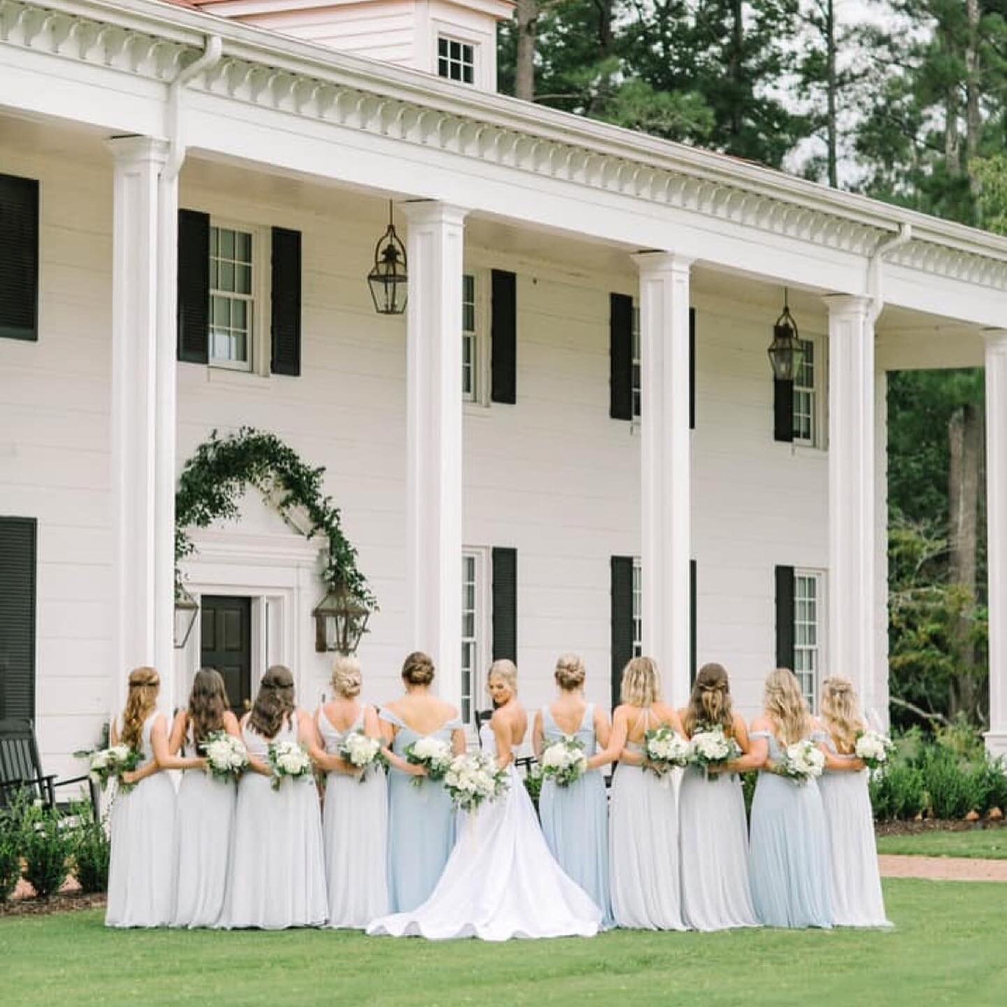 Throwback to this wonderful day- I can&rsquo;t say enough great things about this venue. My intention is to spend lots of time here while the Lace House is getting it&rsquo;s facelift! Magnolia brides, reach out in my DMs 😘