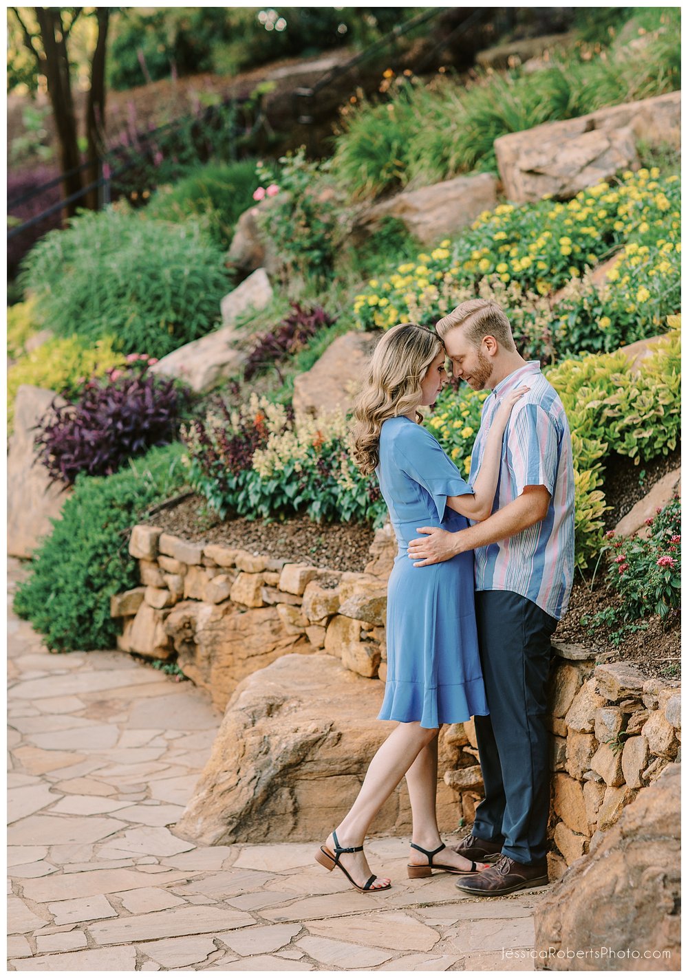 engagement-session-falls-park-on-the-reedy_0011.jpg