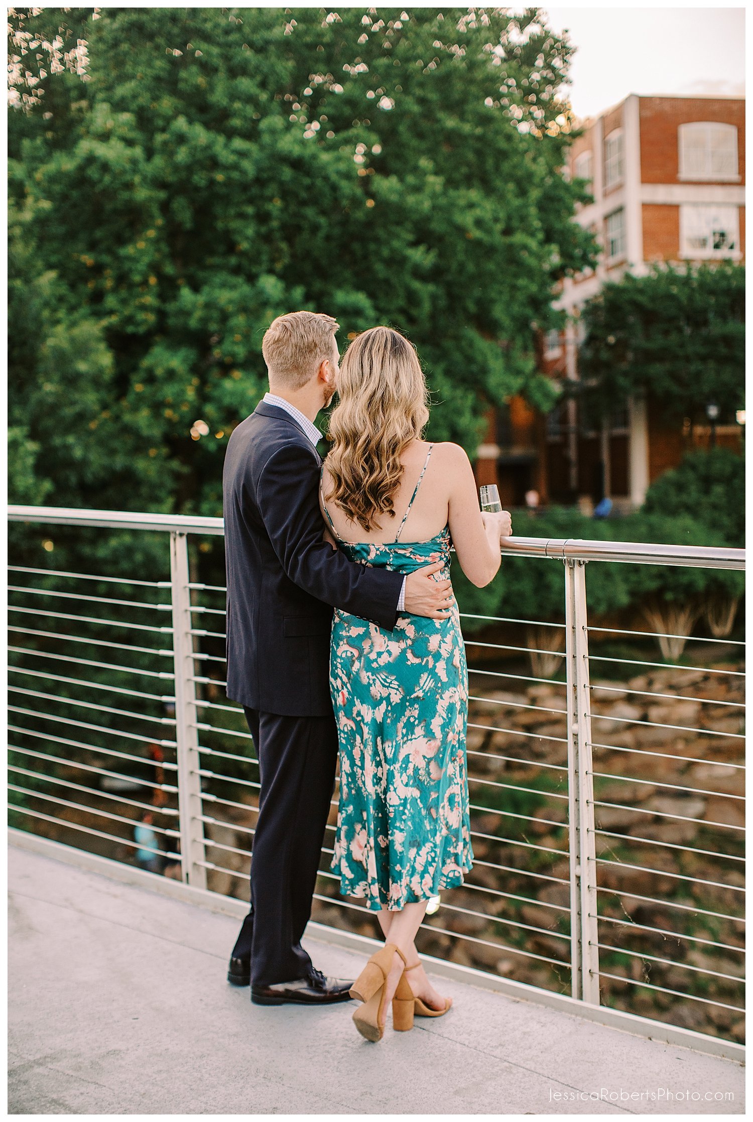 engagement-session-falls-park-on-the-reedy_0033.jpg