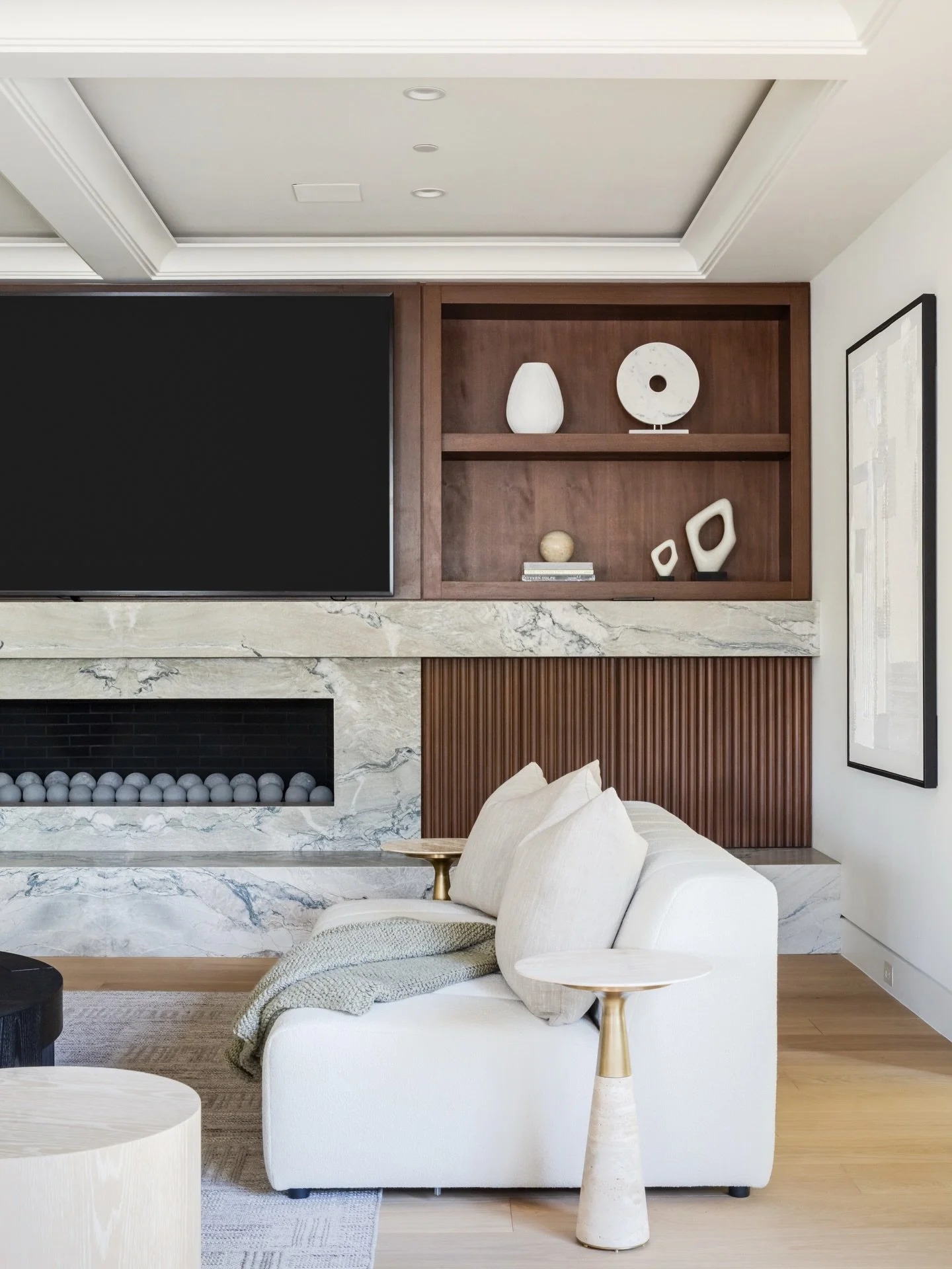 A few more beautiful moments from our newly unveiled Port Streets project, completely reimagined and newly on the market with @hollyduplantyre. 👌🏻
📷: @mellon_studio 
Builder: @luxurydevelopmentinc 
Design: @anthologyinteriors (with Senior Designer