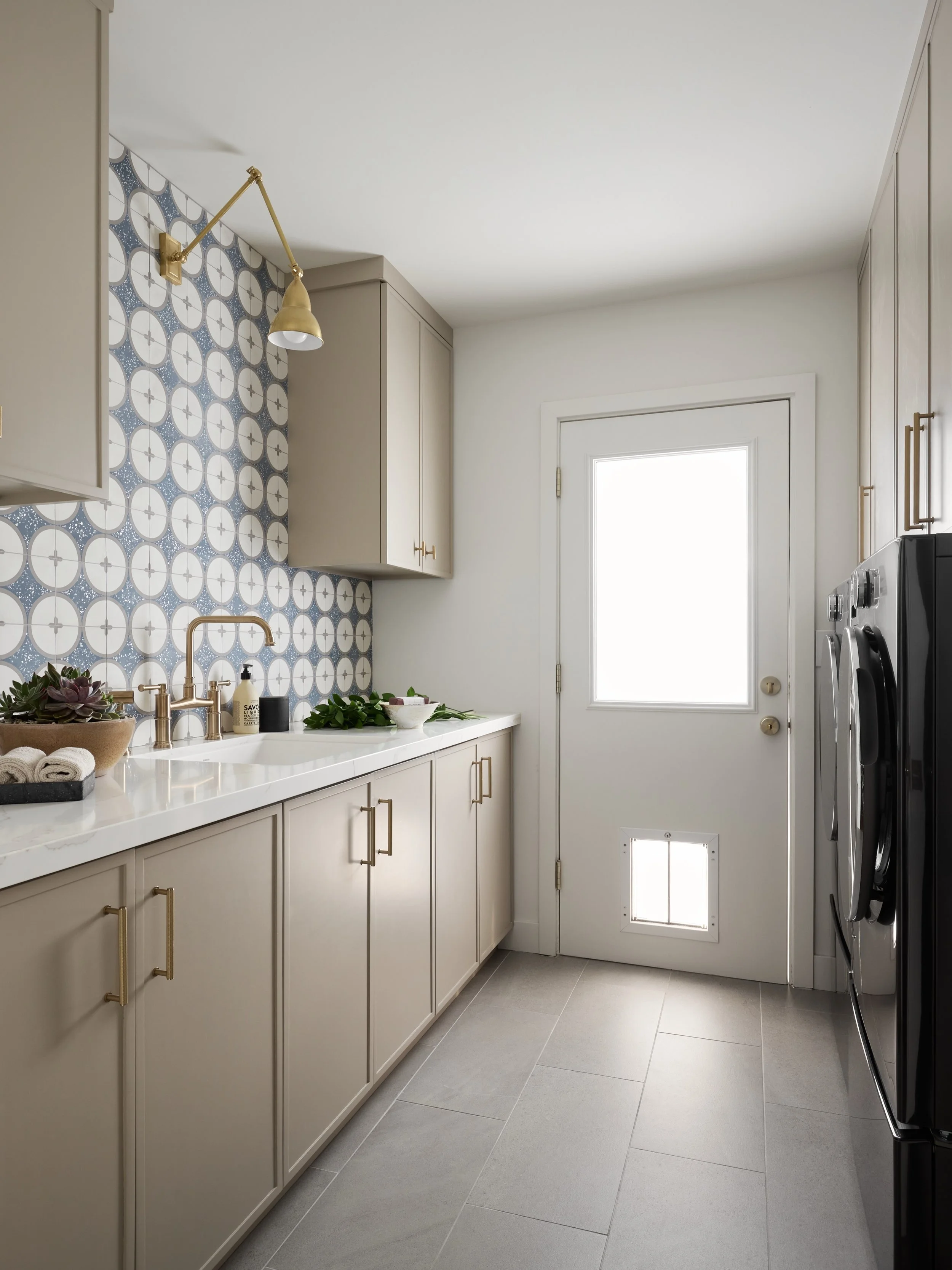 Nobody wants to spend hours in their laundry room - unless they look like one of these! Different in styles, fitting the style of our clients and the rest of their homes, each one is perfectly considered for those times we just need to focus on clean
