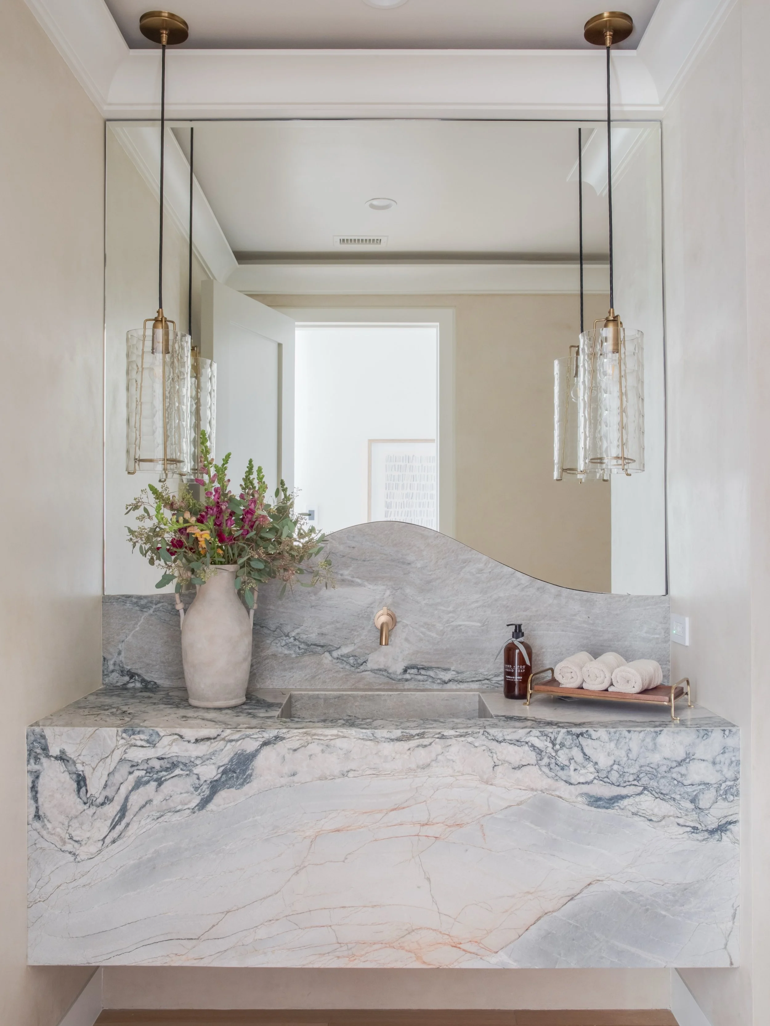 Natural stone makes you stop and zoom in, and that&rsquo;s the whole point. Every vein is one-of-a-kind &mdash; nature did the artwork, we just get to bring it inside. 🖼️

This powder room is proof the smallest room in the house can hold the boldest