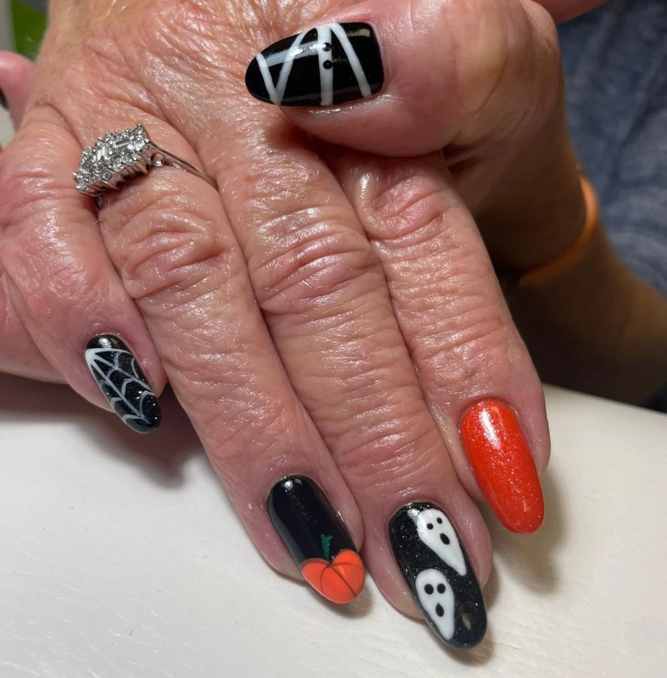 Spooky Season π» π 
#halloweennailart #halloweennails #pumpkinseason #pumpkinnails #handpaintednailartist #cheltenhamnails #nailartistscheltenham #beautybyv #beautybyvcheltenham