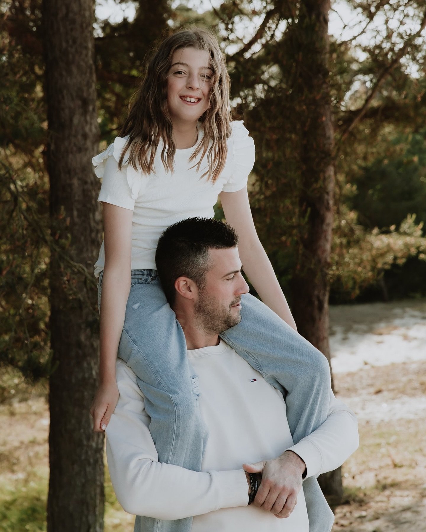 Dit jaar besloot ik om in het trouwseizoen geen gezinsshoots aan te nemen. Voor mijn eigen rust en focus, vanwege onze reis deze zomer wil ik zo veel mogelijk bruiloften afronden. 

Deze fijne shoot was de laatste, 2 weken geleden en eerlijk? Ik begi