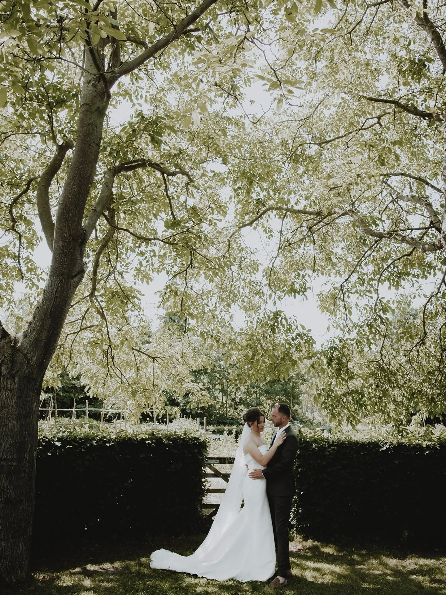 Waar zal ik volgend jaar zijn, wie ga ik daar allemaal ontmoeten? Met wie mag ik samenwerken, welke mooie plekjes ga ik ontdekken? 

Het leven als trouwfotograaf is verrassend leuk! Juist omdat elke dag anders is, zelfs op locaties waar ik vaker kom,