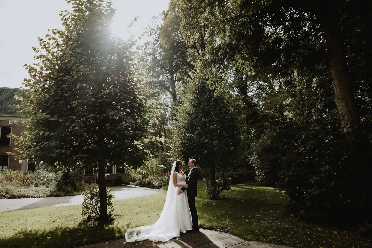 Elke dag nagenieten van de bruiloften die ik mocht fotograferen is heerlijk! 

Zo zien mijn dagen er nu namelijk wel uit&hellip; met zoveel mooie bruiloften in het najaar is de edit stapel ook groot. 
Maar geloof me&hellip;. Bij elke foto die voorbij